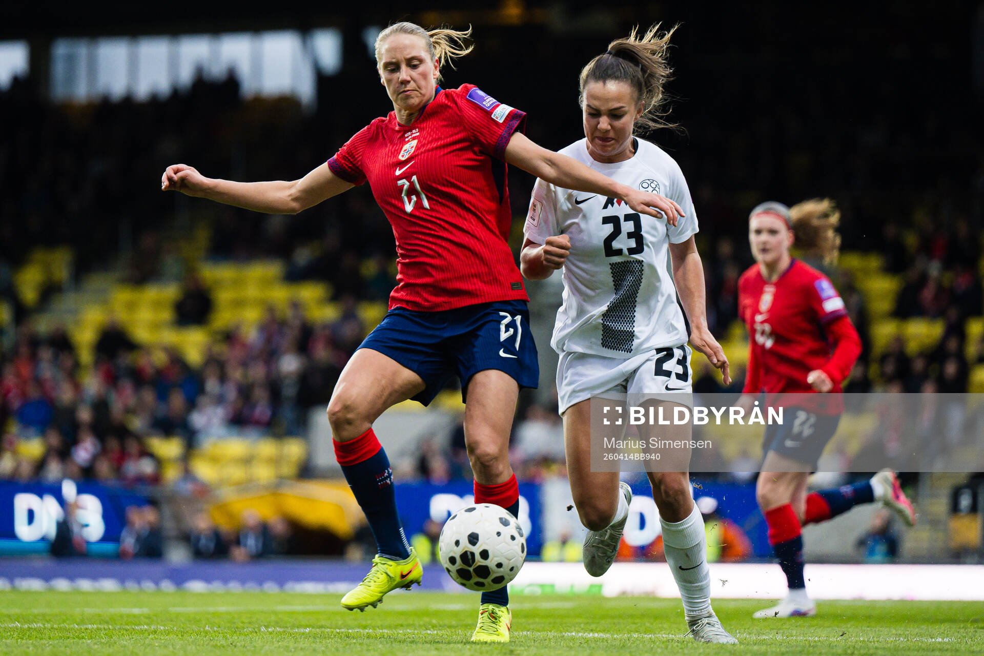 Lisa Naalsund of Norway and Maja Sternad of Slovenia