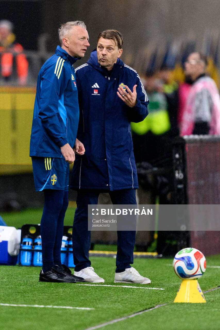 Assistant coach Niklas Egnell and head coach Tony