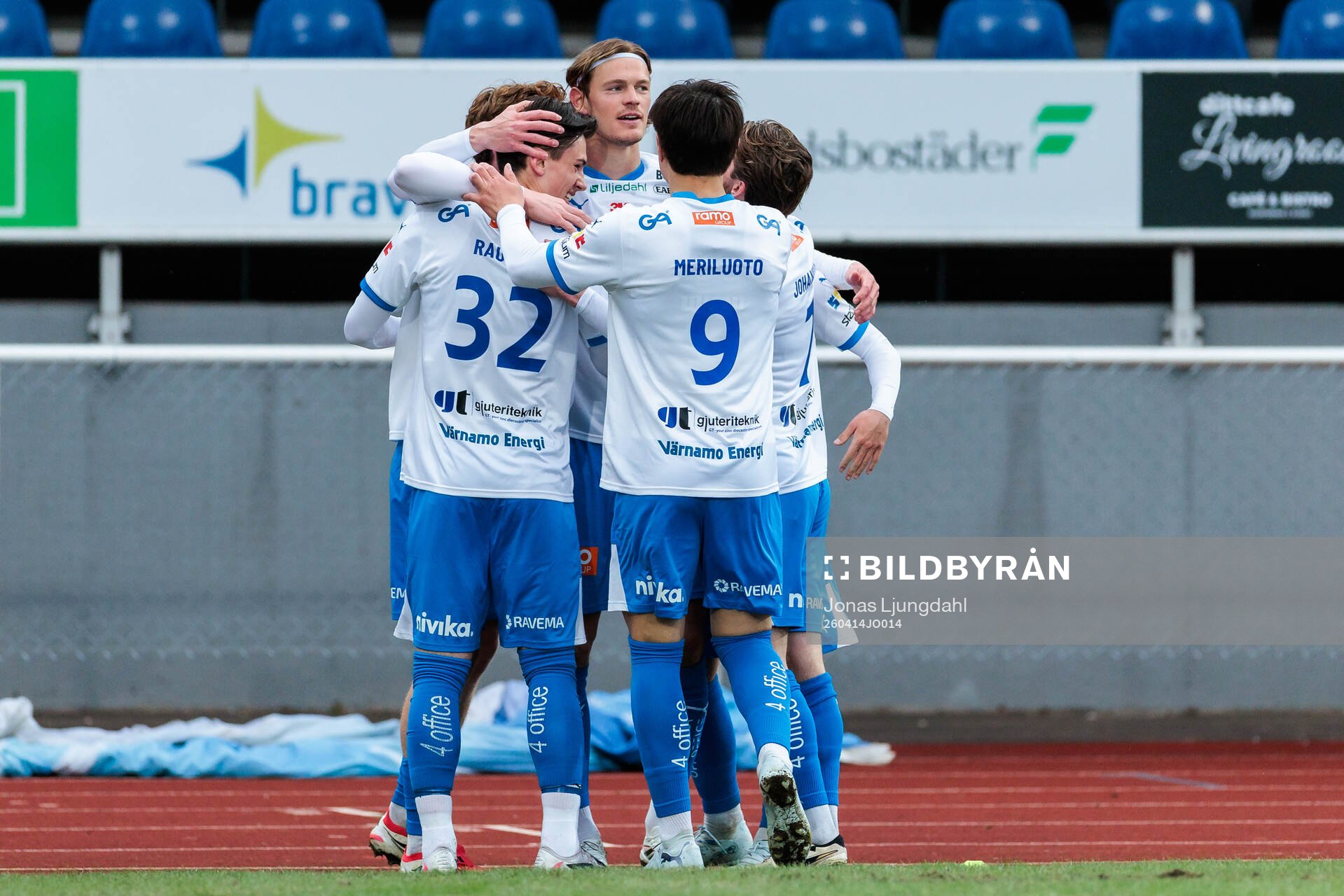 IFK Värnamos Hugo Andersson jublar vid 1-0