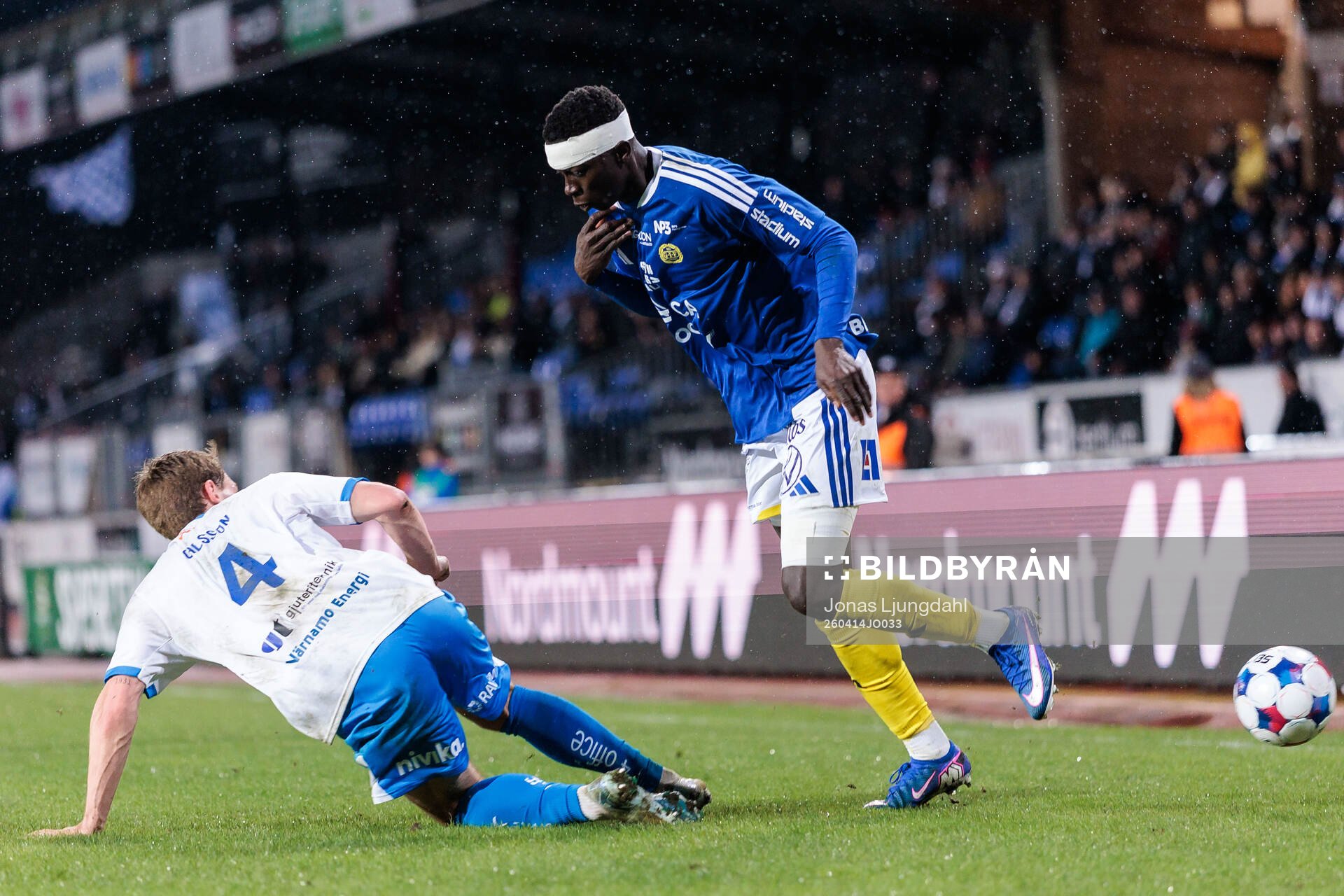 IFK Värnamos Samuel Ohlsson och GIF Sundsvalls Suwaibou