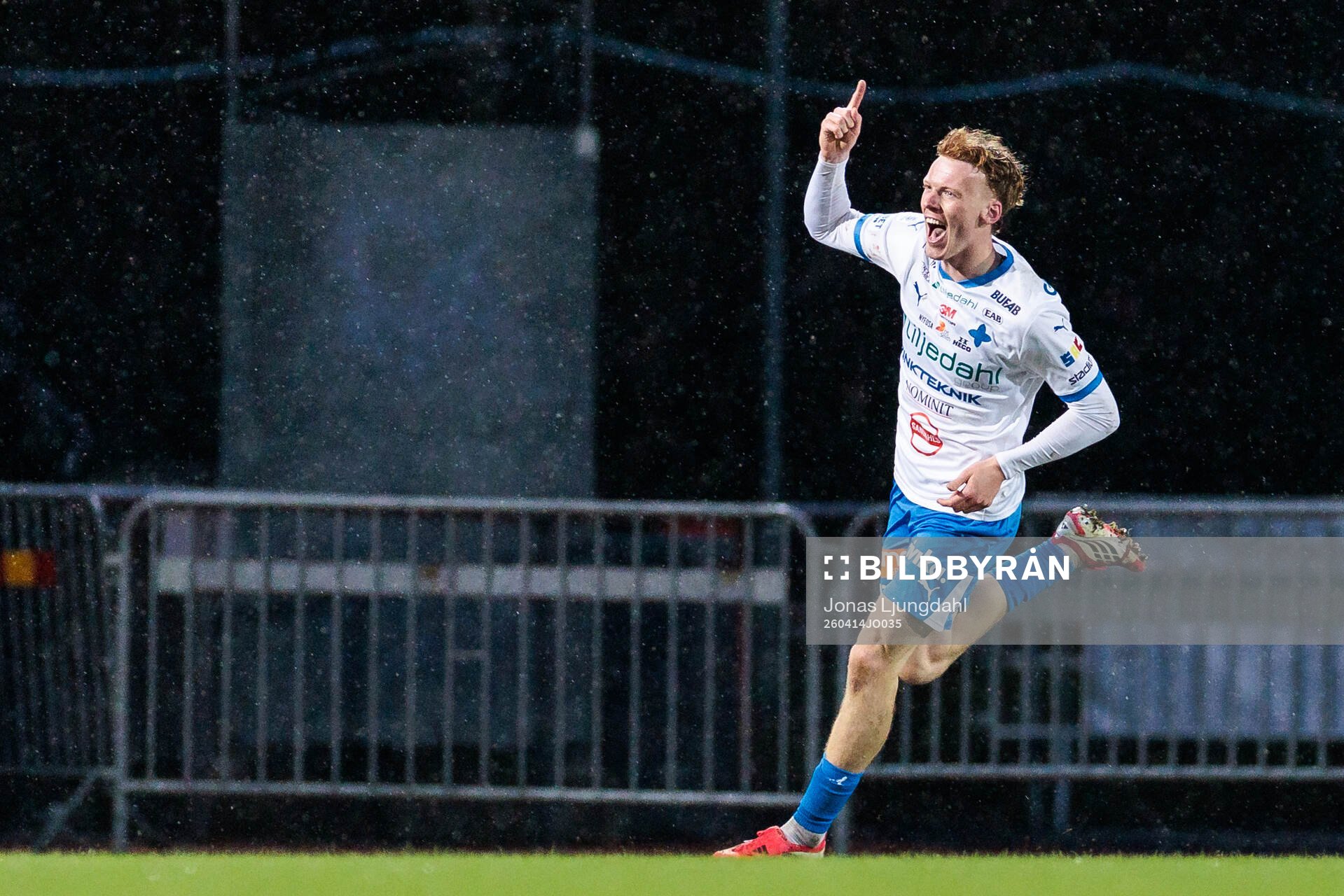 IFK Värnamos Logi Hrafn Robertsson jublar 2-0