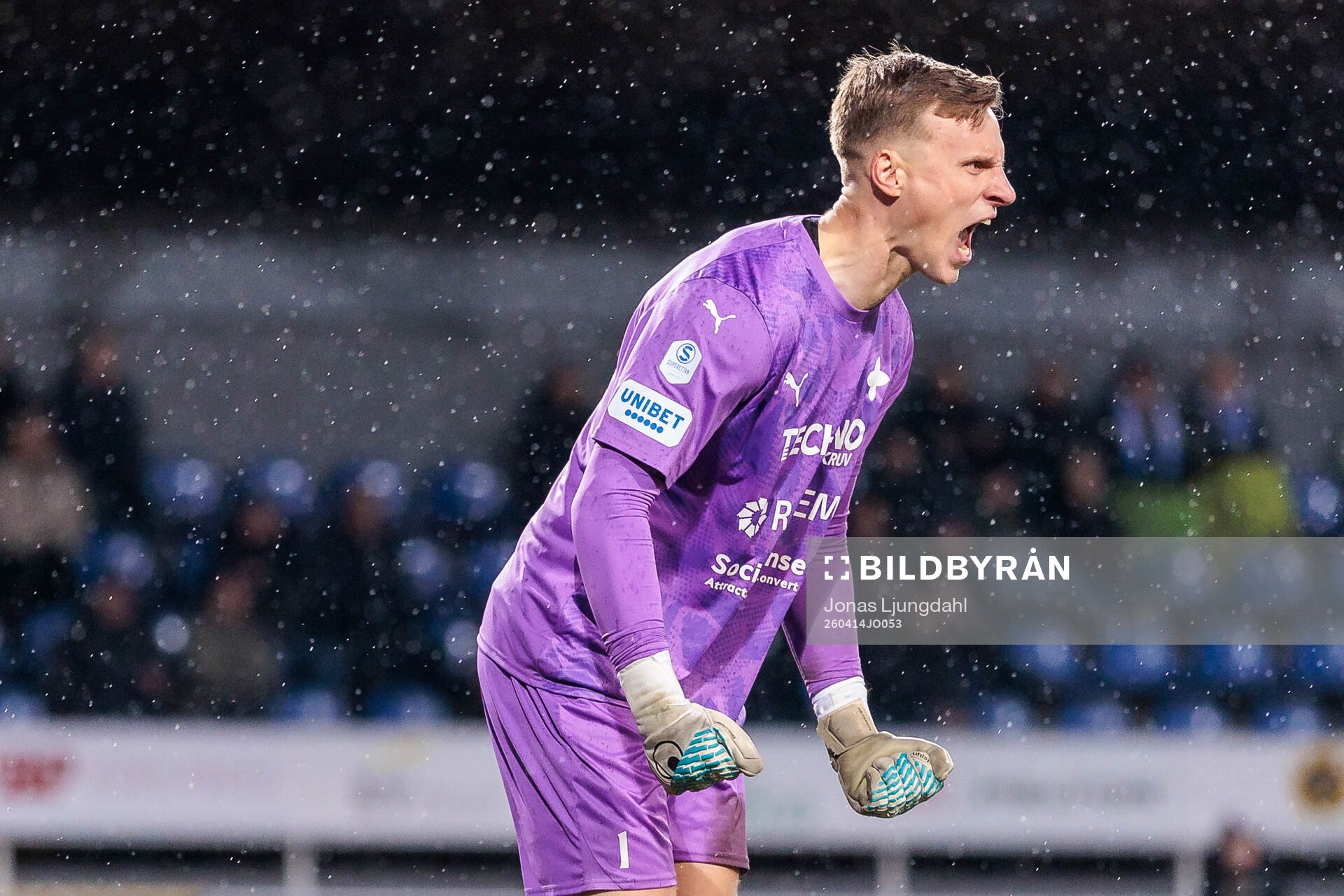 IFK Värnamos målvakt Hugo Keto jublar