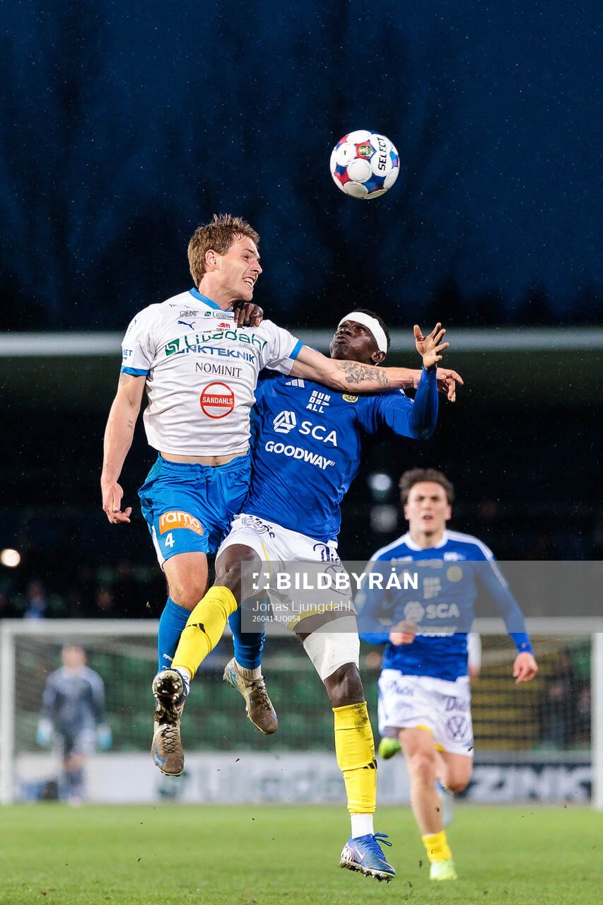IFK Värnamos Samuel Ohlsson och GIF Sundsvalls Suwaibou