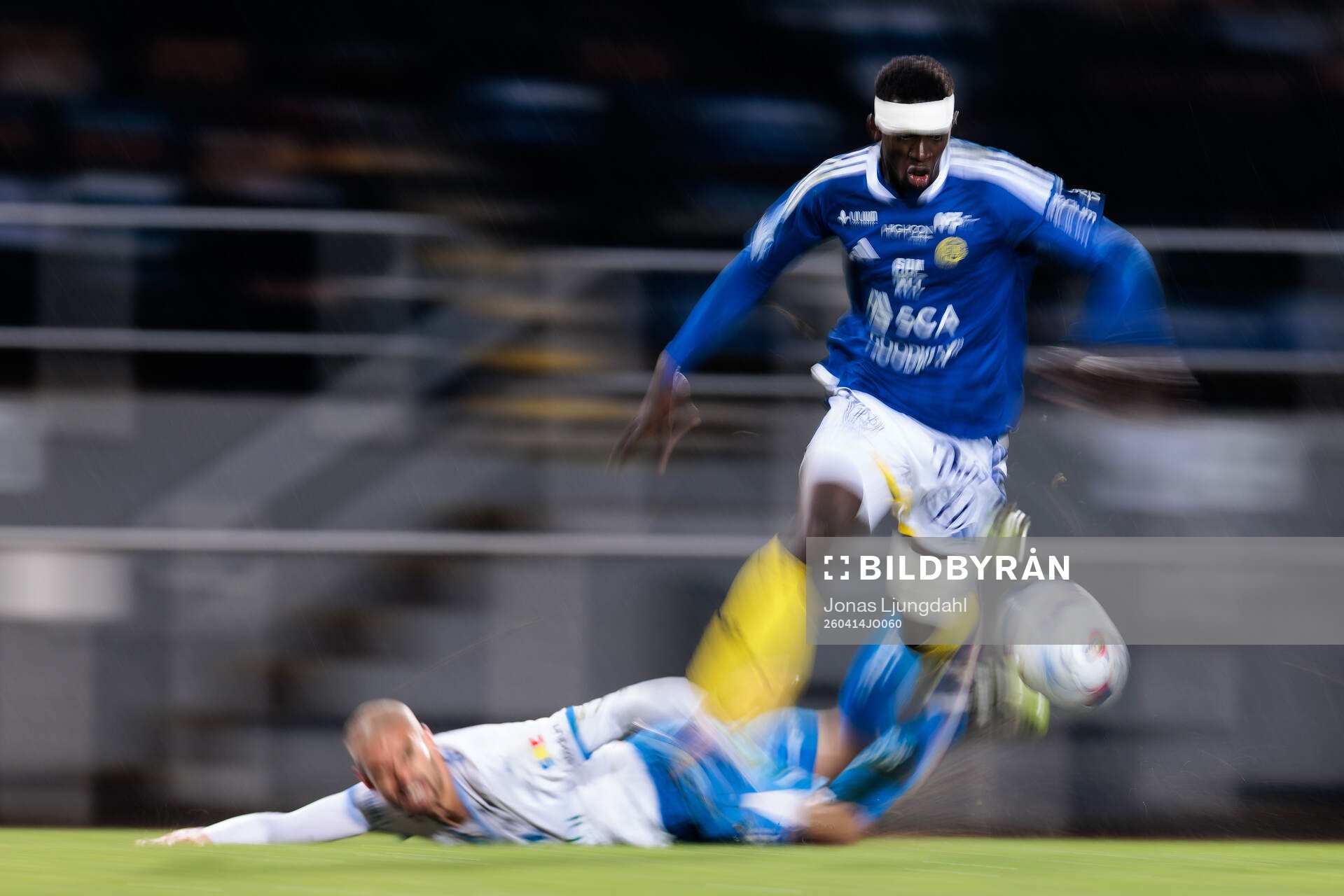 IFK Värnamos Douglas Bergqvist och GIF Sundsvalls Suwaibou