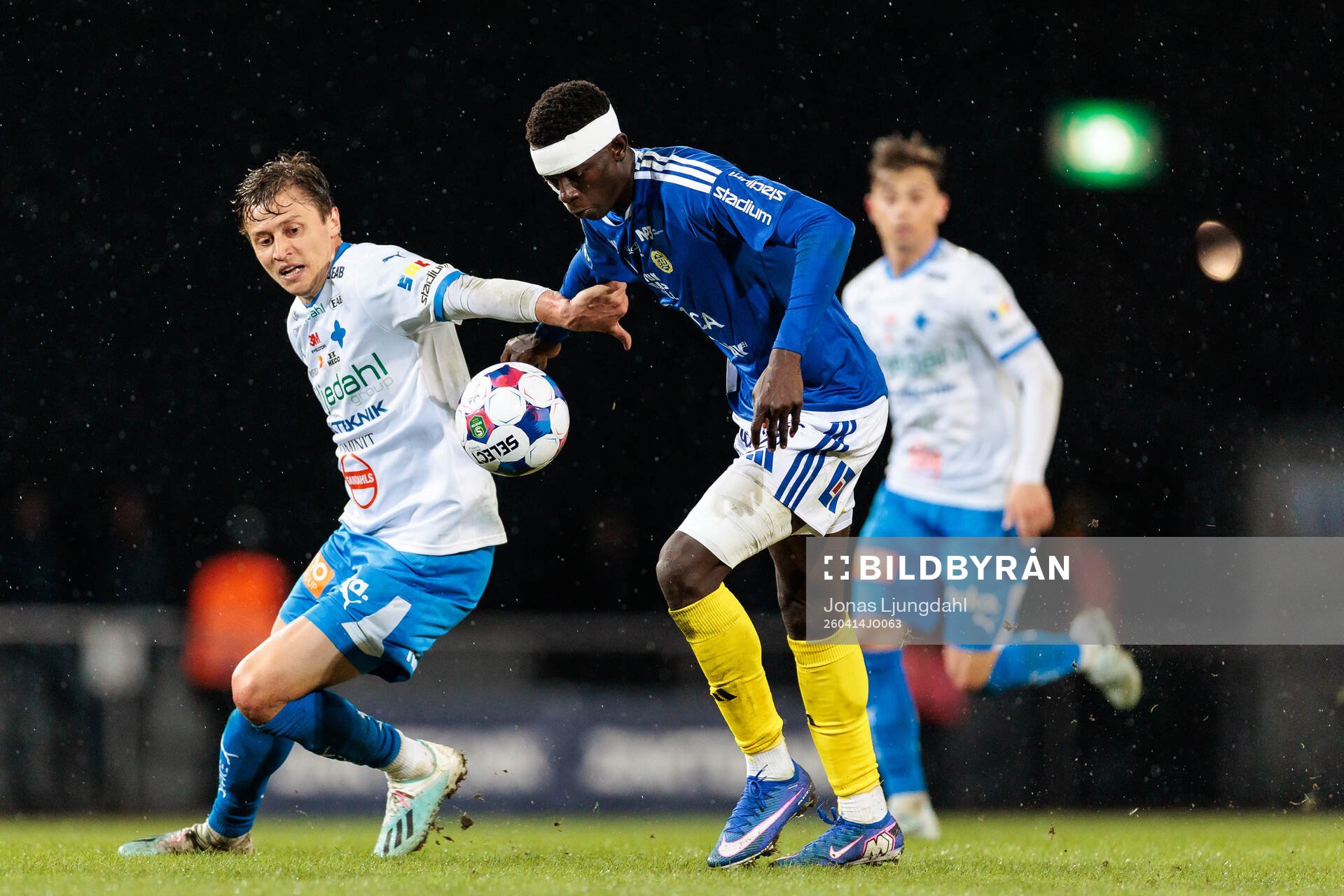 IFK Värnamos Simon Thern och GIF Sundsvalls Suwaibou Kebbeh