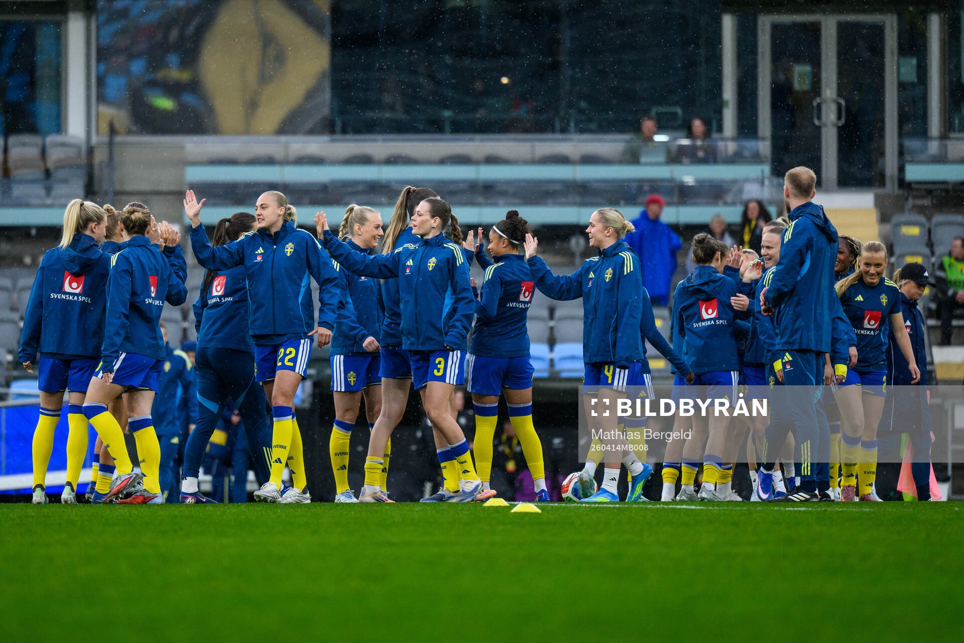 Elma Junttila Nelhage and Sofia Reidy of Sweden
