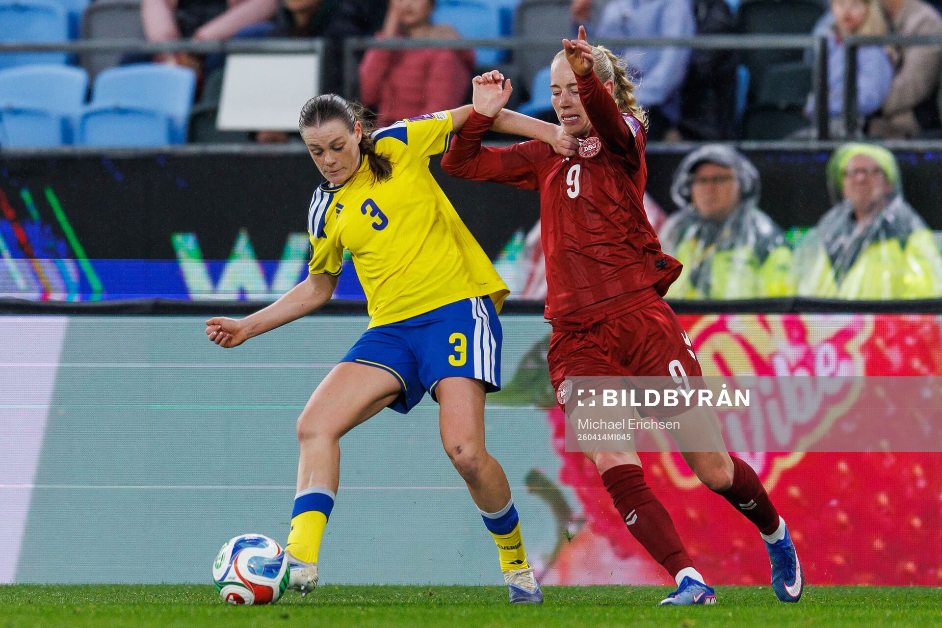 Sofia Reidy of Sweden and Amalie Vangsgaard of Denmark