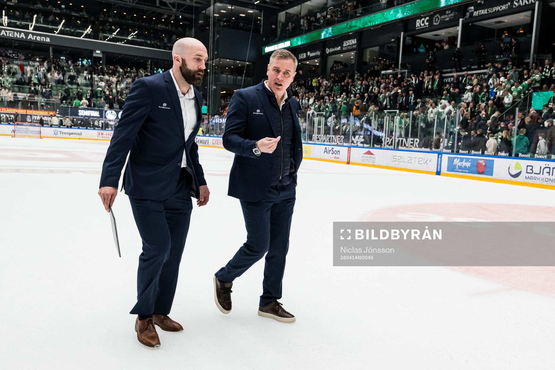 Rögles assisterande tränare Taylor Matson och tränare