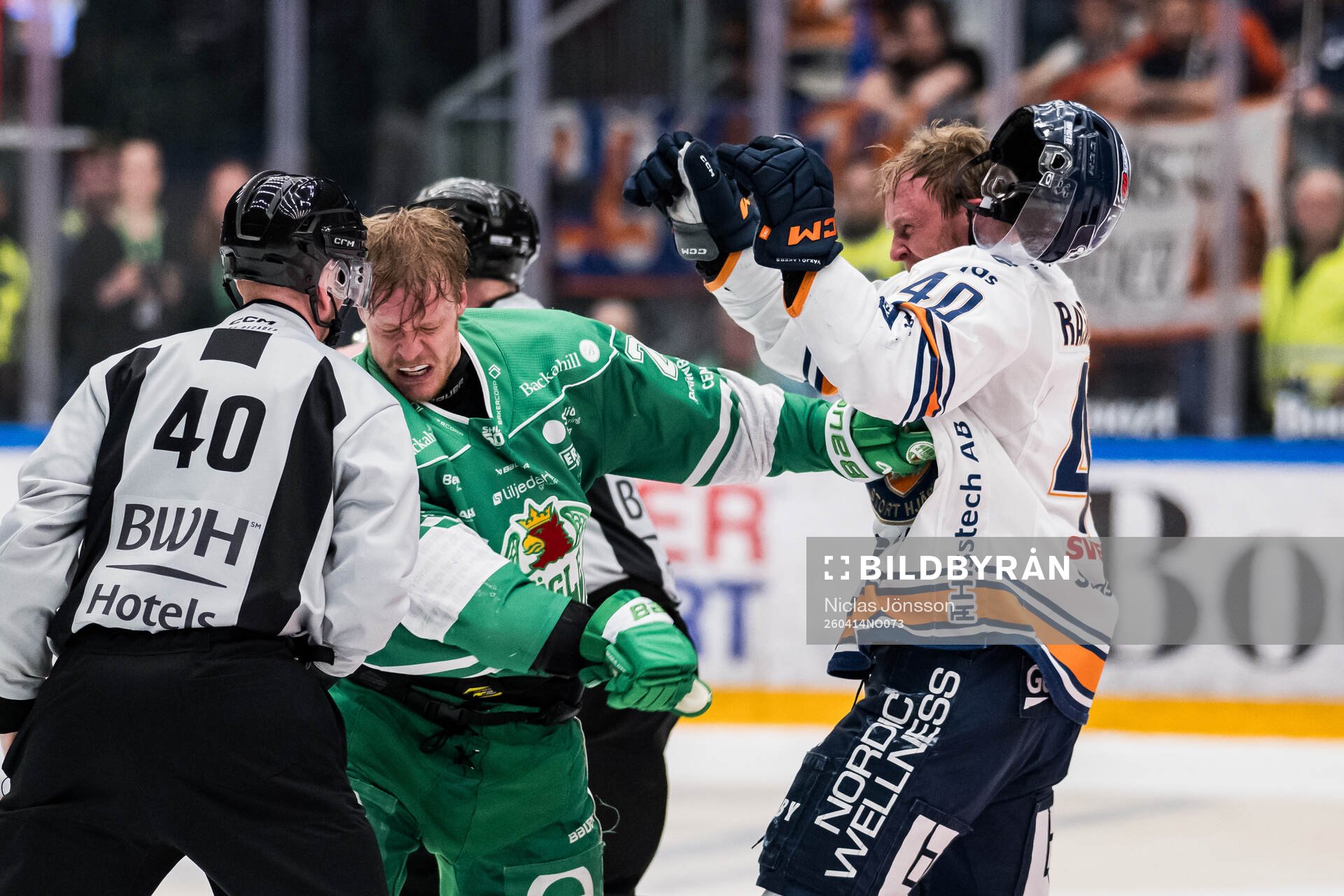 Rögles Anton Bengtsson och Växjös Dennis Rasmussen i