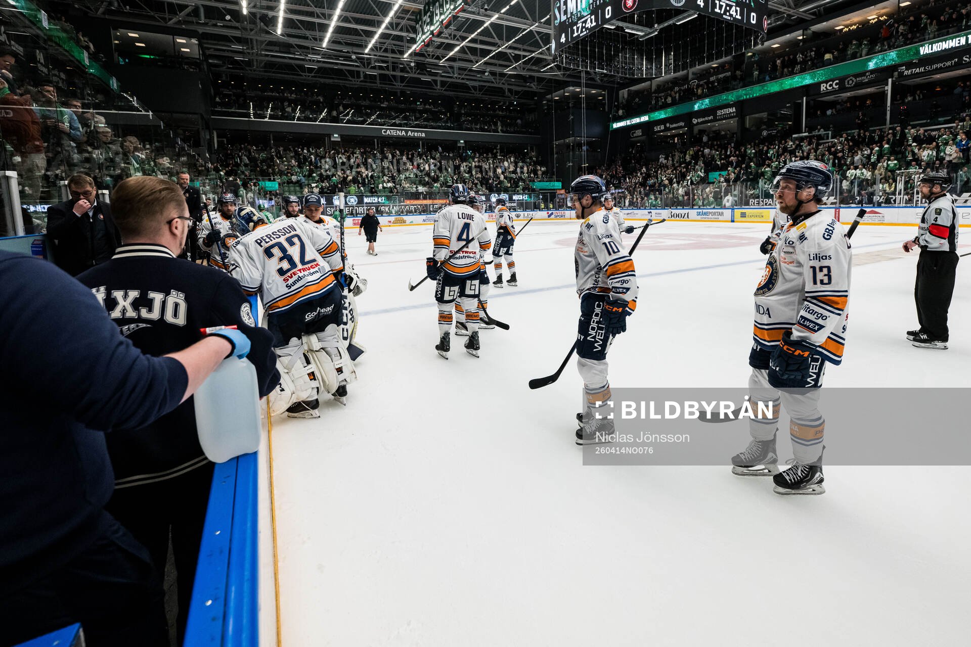 Växjös Eemeli Suomi  och Dylan Mclaughlin  deppar