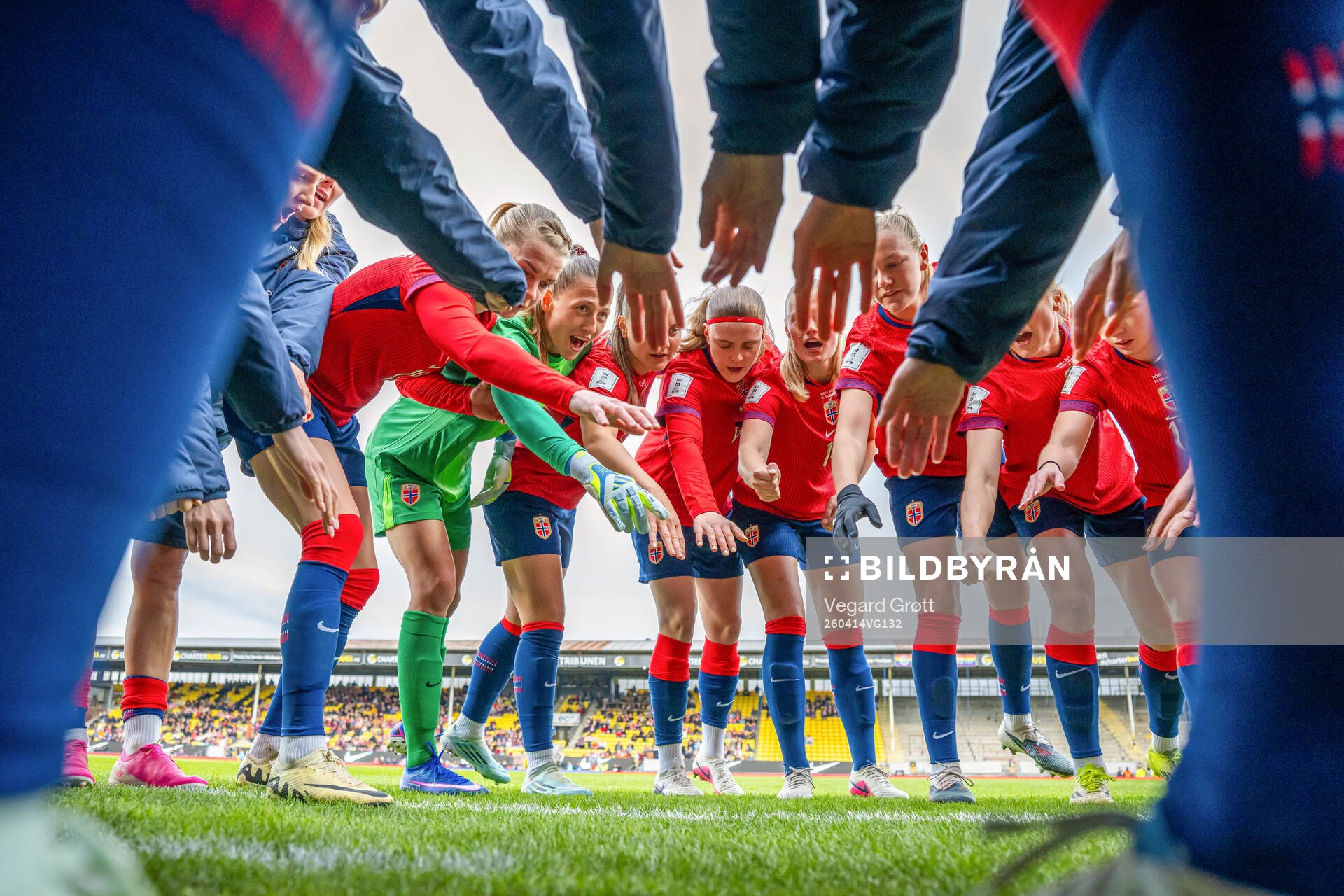 Goalkeeper Cecilie Fiskerstrand and players of Norway