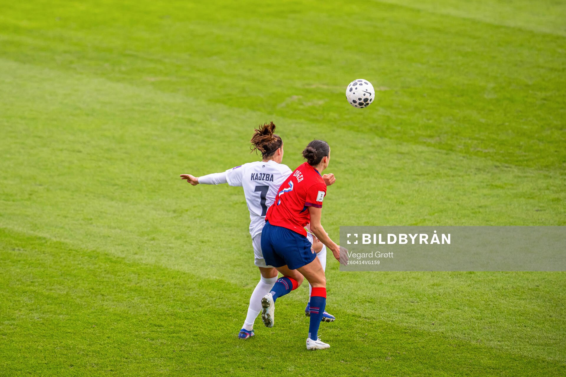 Nina Kajzba of Slovenia and Ingrid Syrstad Engen of Norway