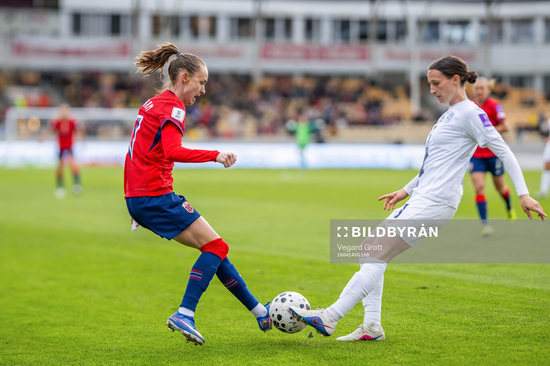 Caroline Graham Hansen of Norway and Sara Agrež of Slovenia