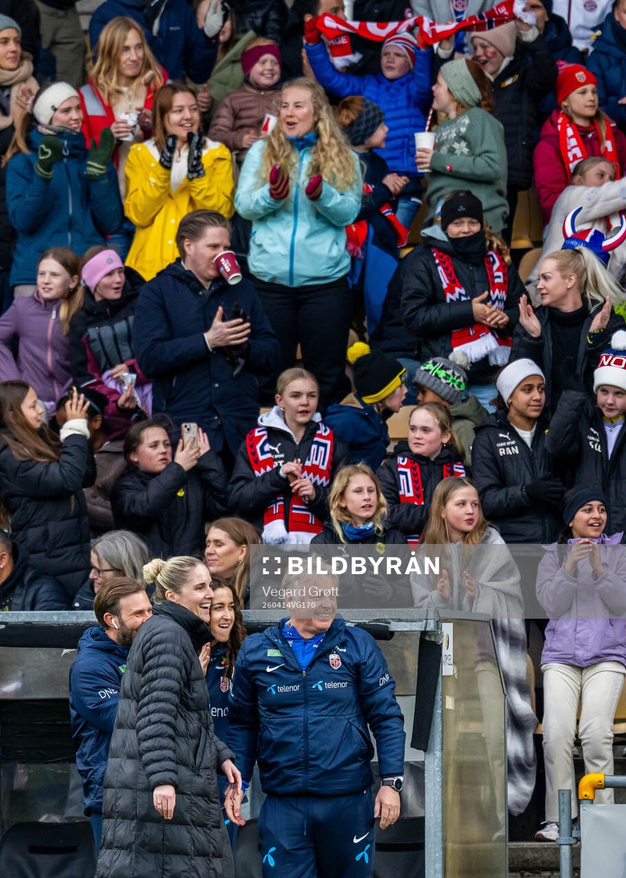 Head coach Gemma Grainger of Norway celebrates with