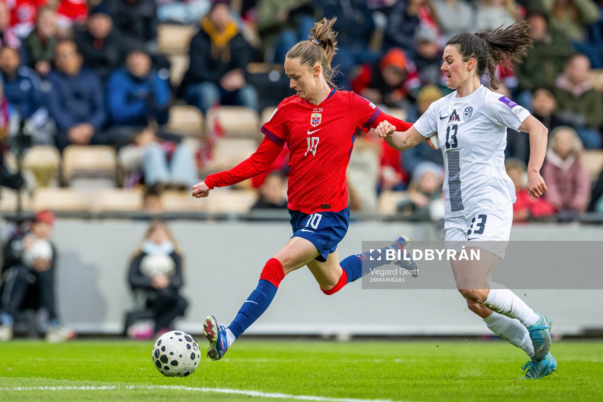 Caroline Graham Hansen of Norway scores the 3-0 goal