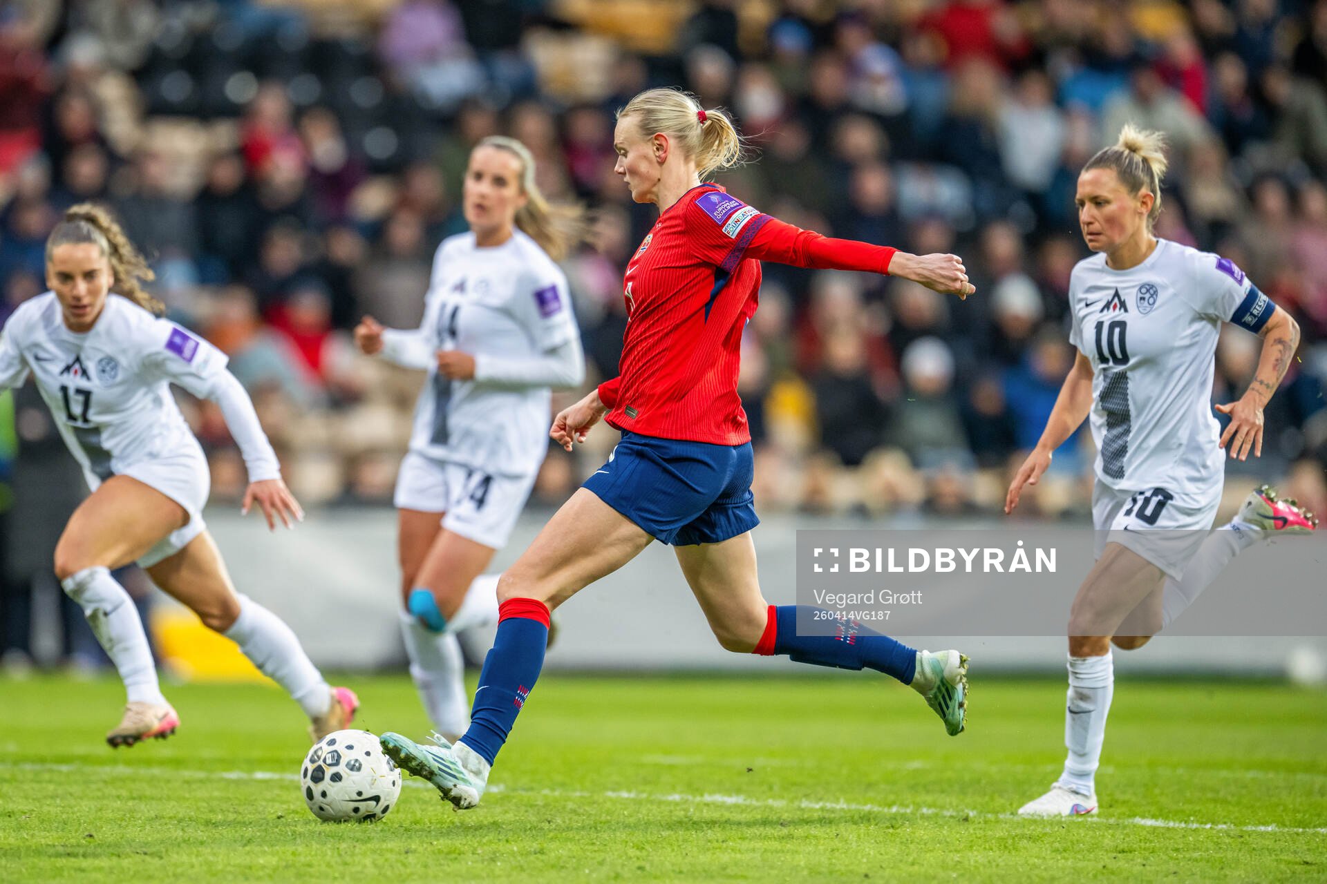 Karina Sævik of Norway scores the 4-0 goal
