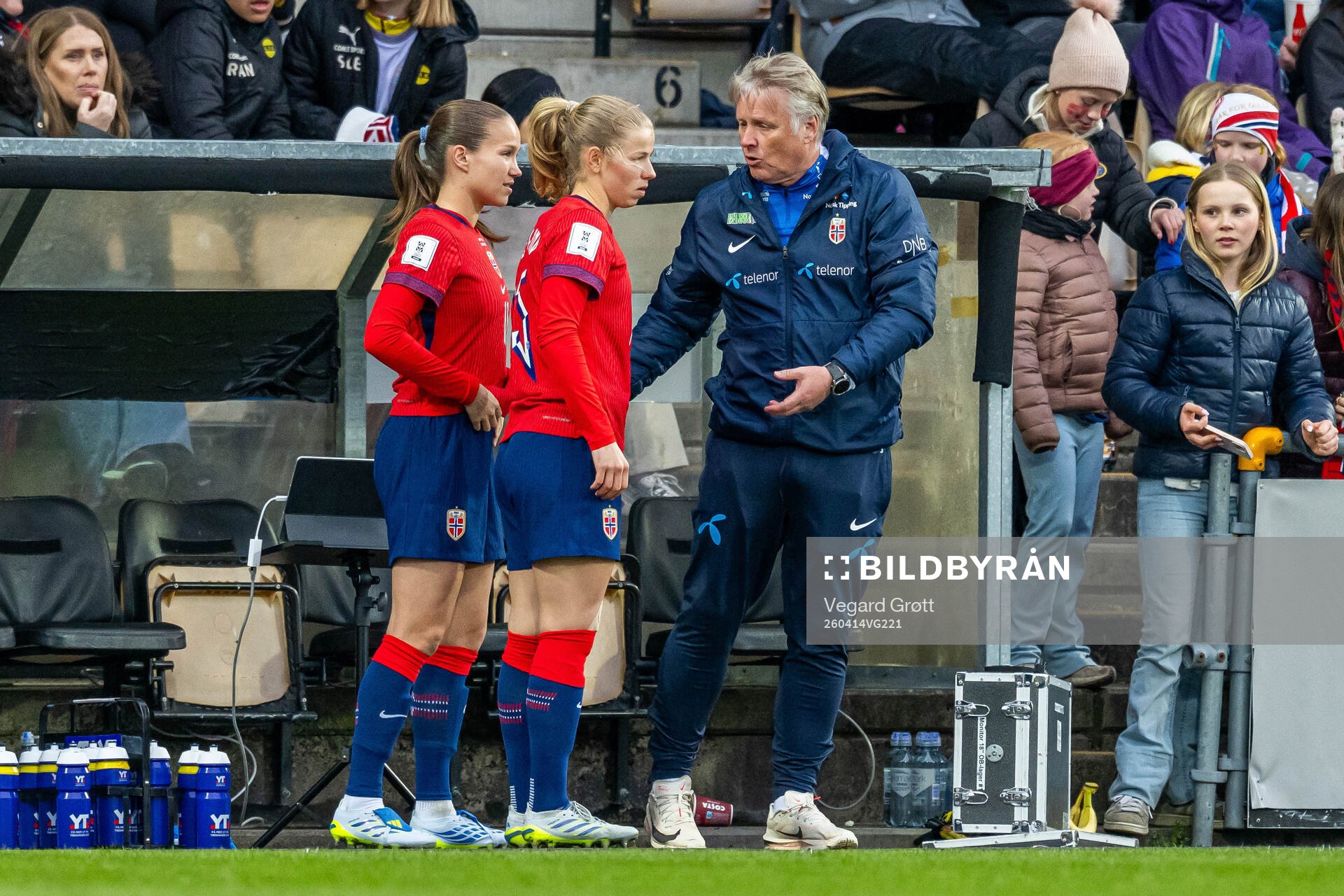 Guro Reiten, Justine Kielland and assistant coach Kjetil