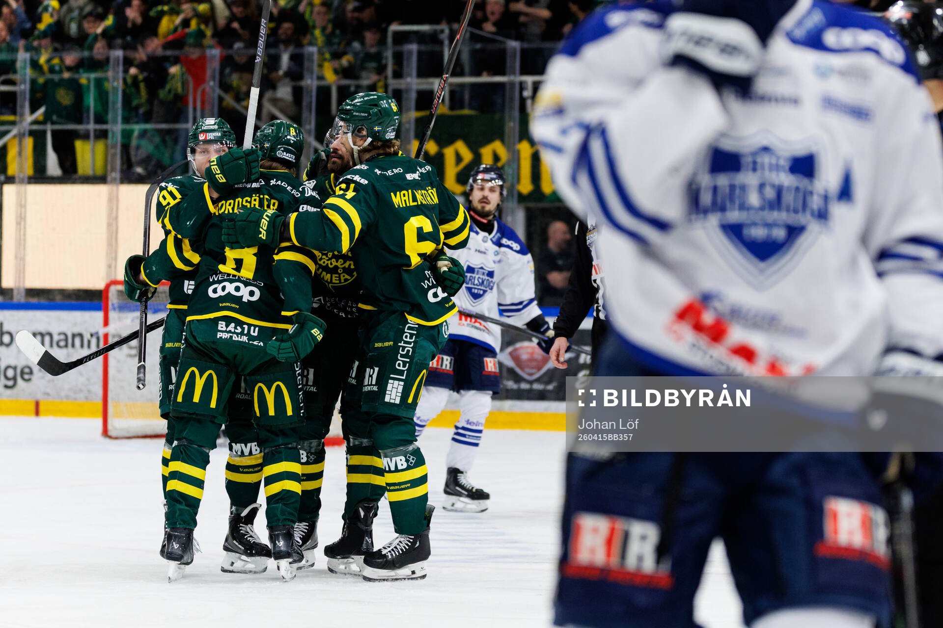 Björklövens spelare jublar