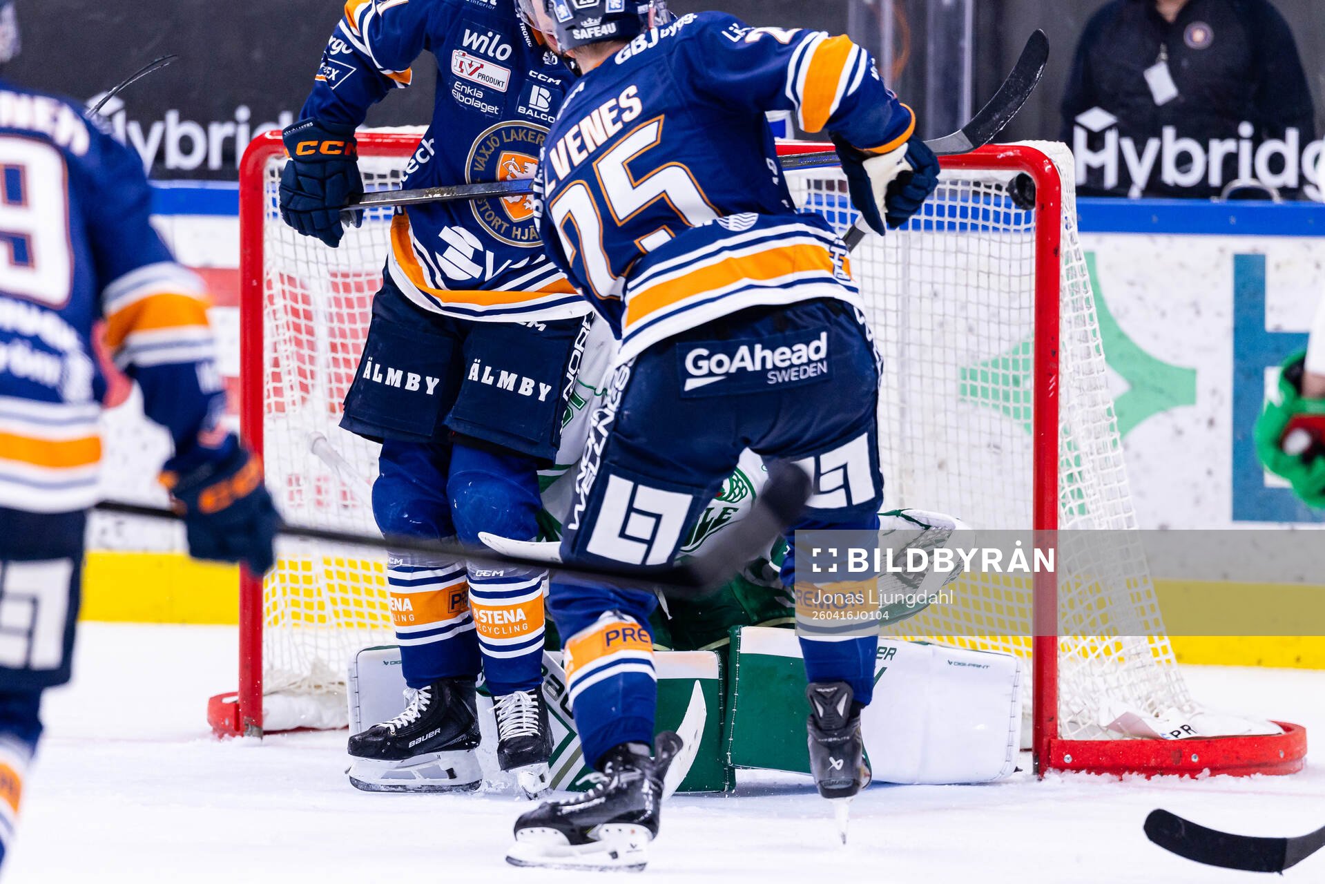 Växjös Lucas Elvenes gör mål 3-3. Målet blir bortdömt