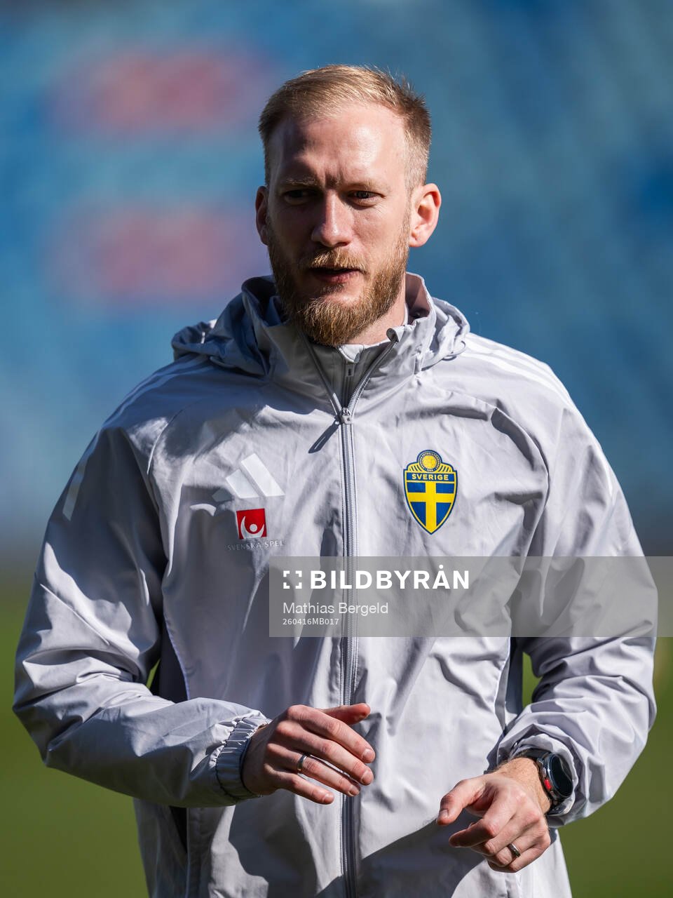 Naprapath Ludvig Axelsson of the Swedish women's national