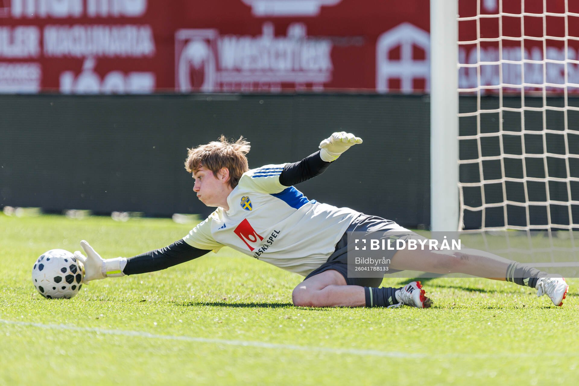 Goalkeeper Moa Edrud of Sweden