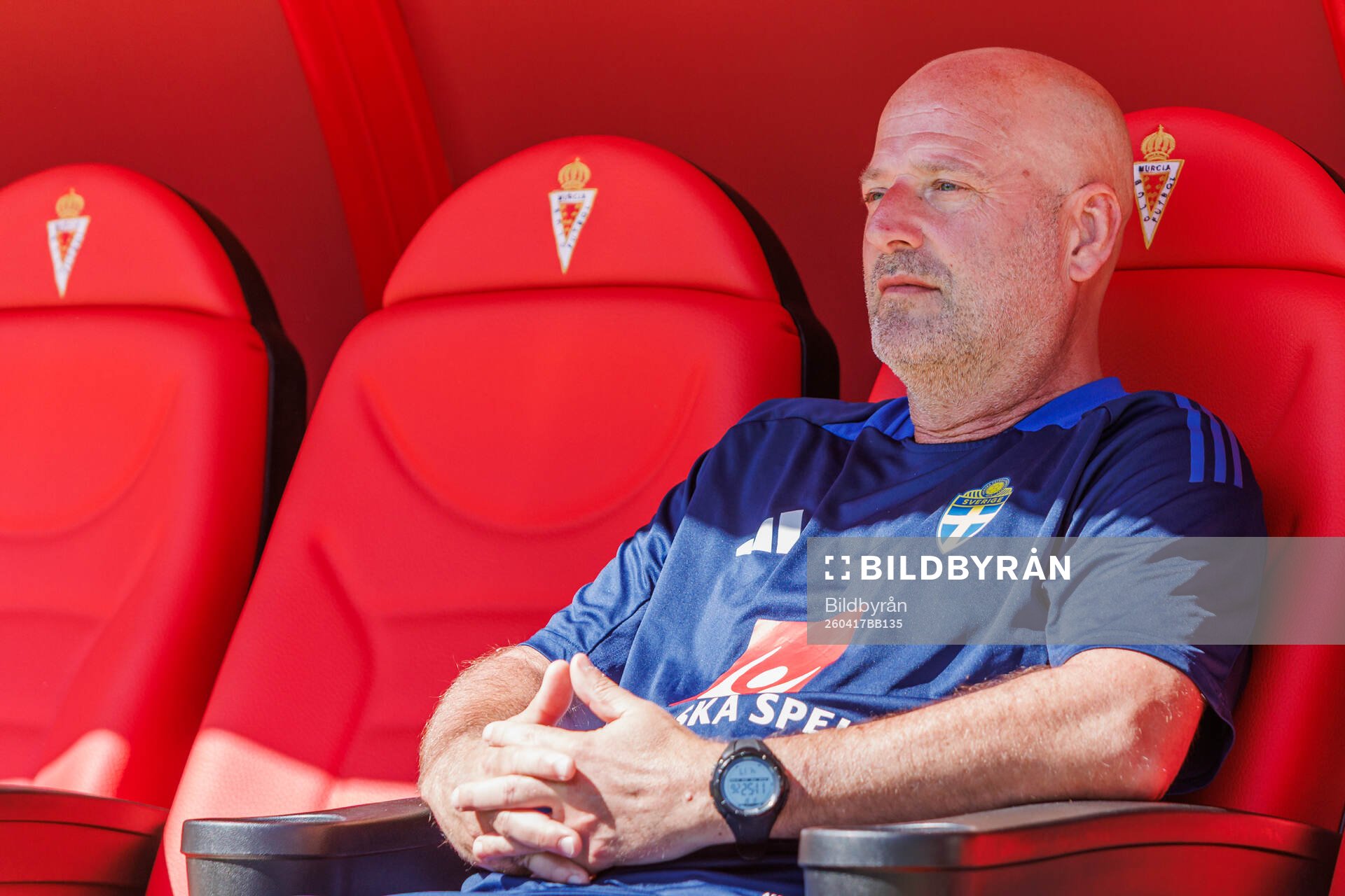 Coach Magnus Wikman of Sweden
