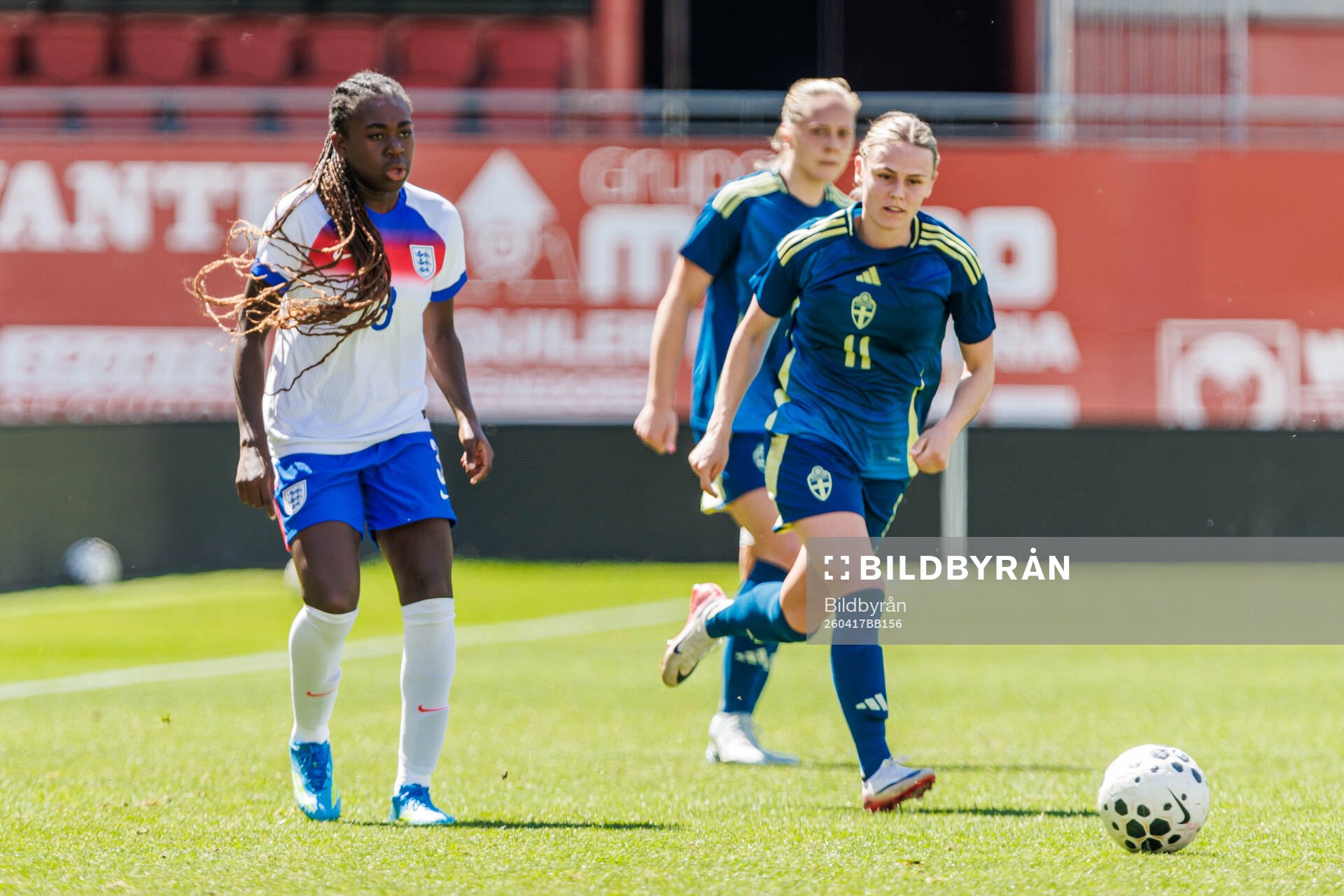 Lexi Potter of England and Maja Bodin of Sweden