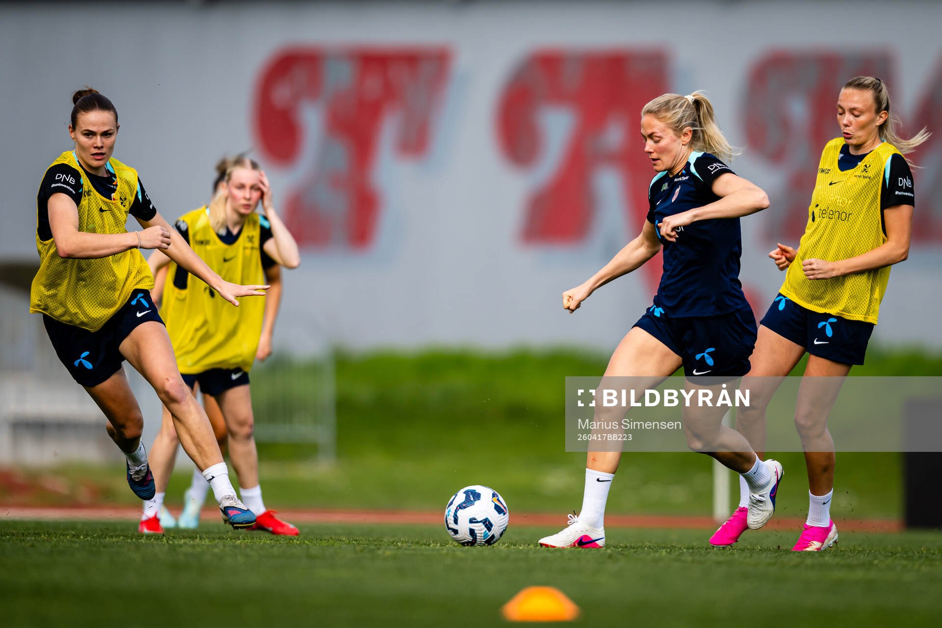 Marthine Østenstad and Guro Bergsvand of the Norwegian