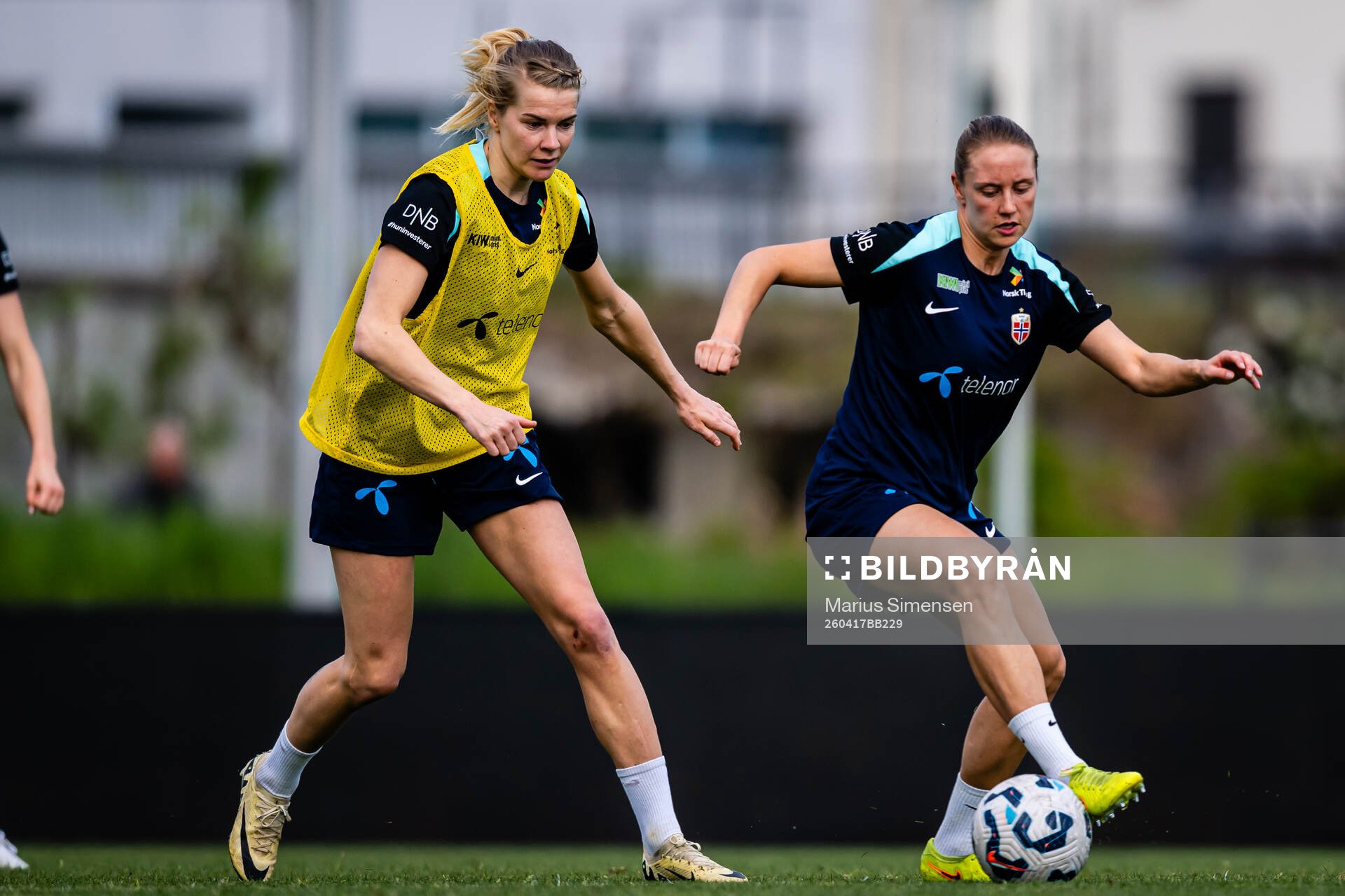 Ada Hegerberg and Lisa Naalsund of the Norwegian women’s