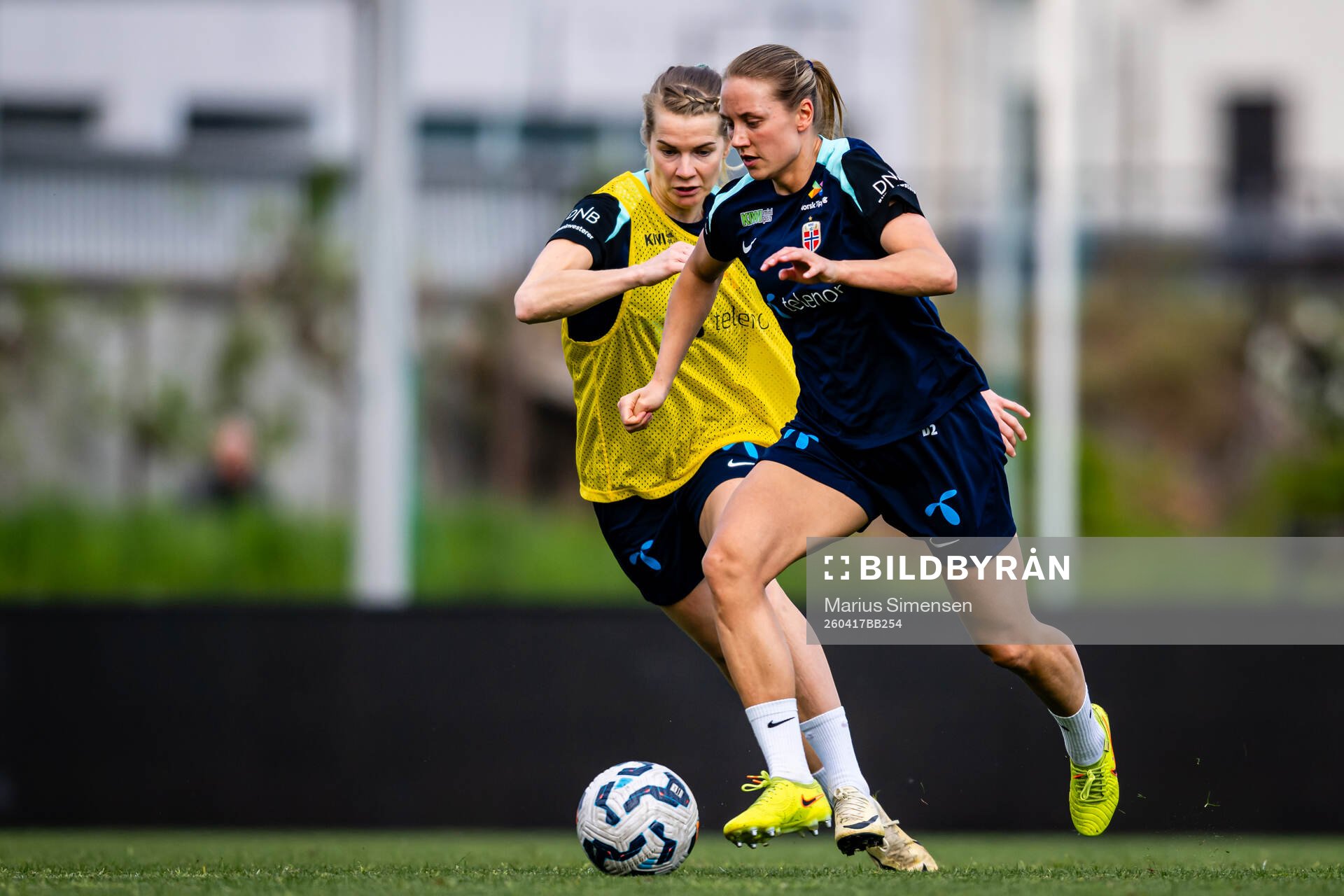 Ada Hegerberg and Lisa Naalsund of the Norwegian women’s