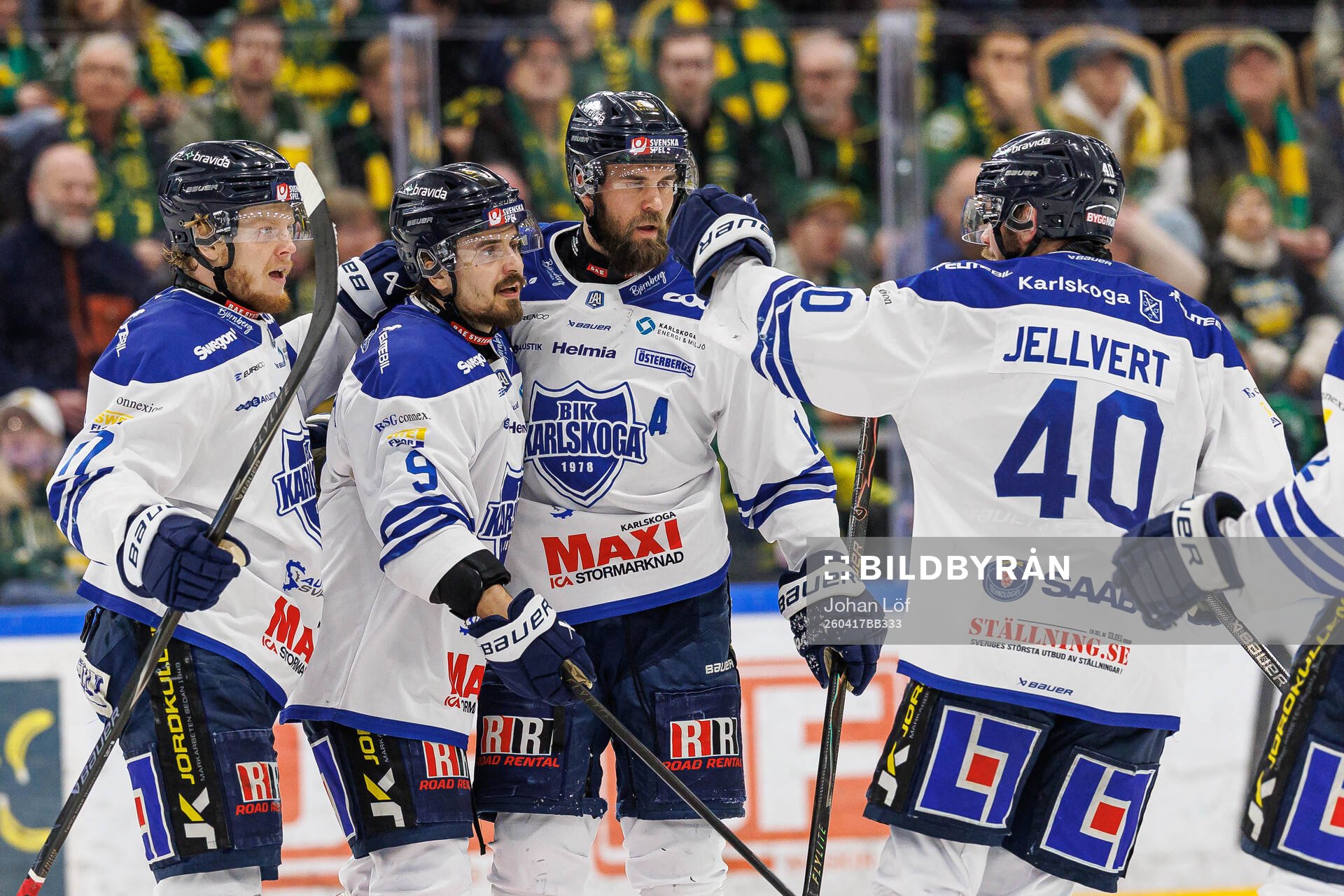 Karlskogas Eero Teräväinen jublar
