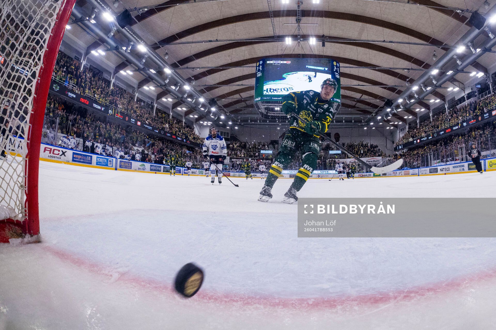 Björklövens Lenni Killinen gör 4-2 i öppen målbur