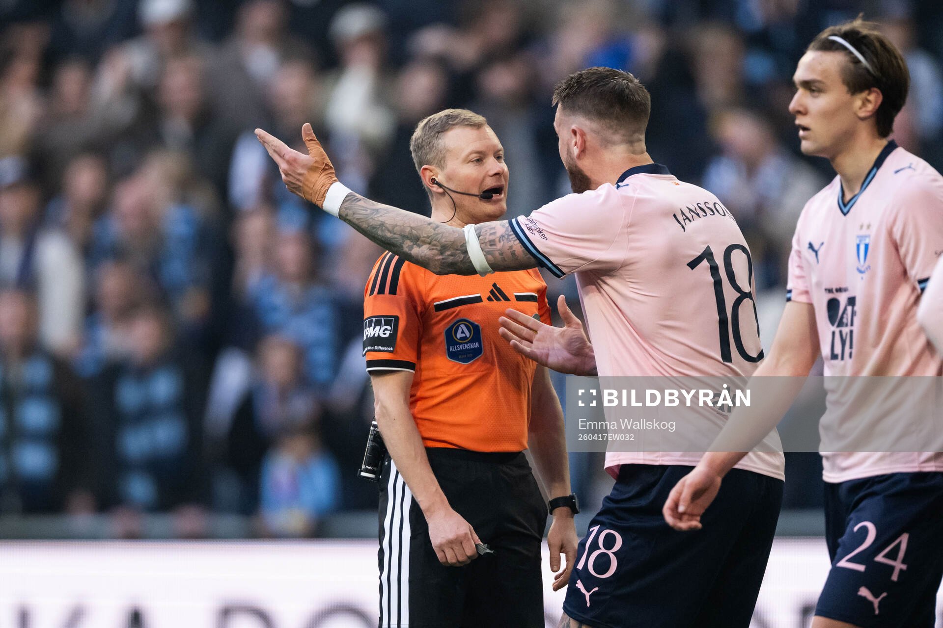 Domare Fredrik Klitte och Malmö FFs Pontus Jansson