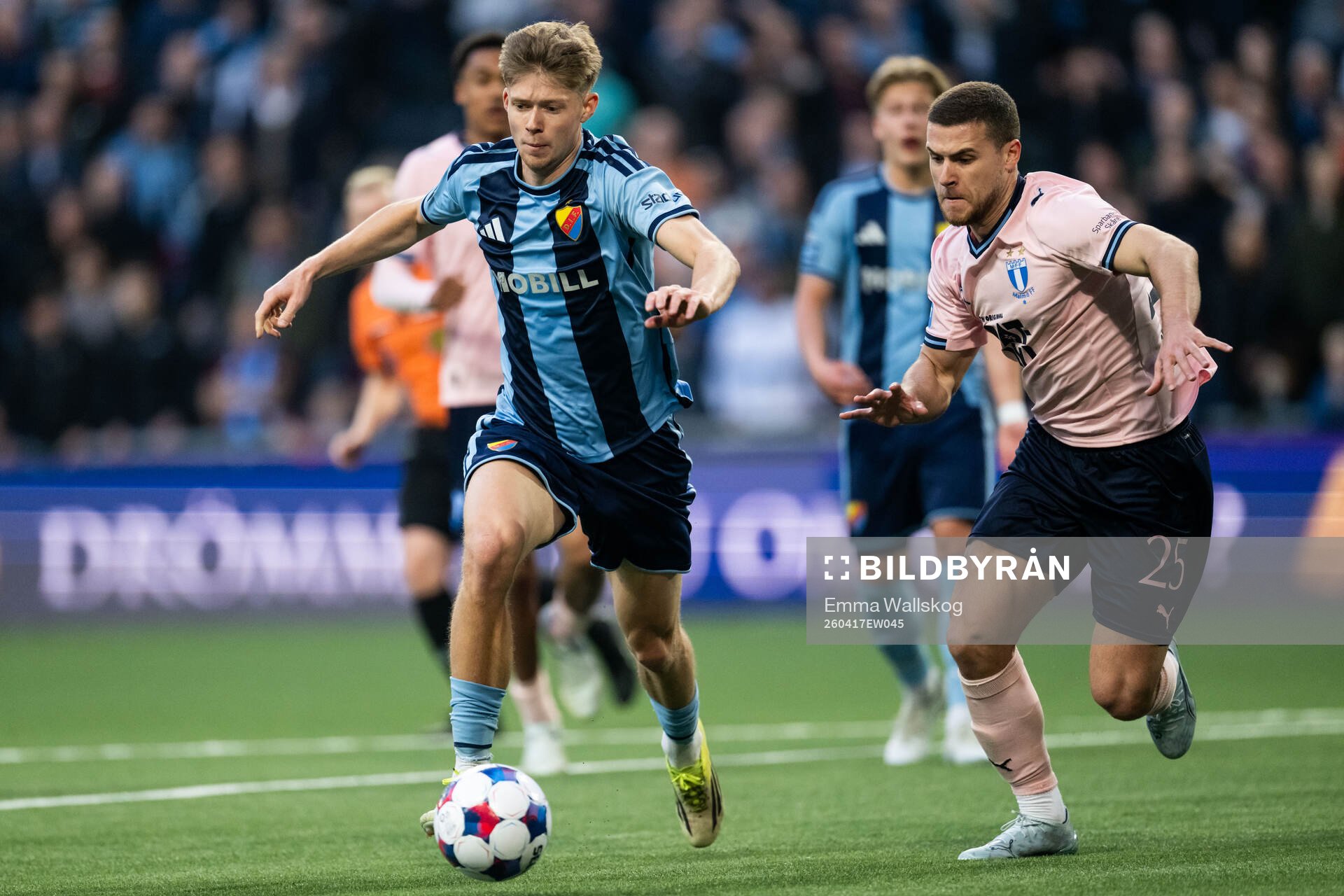 Djurgårdens Patric Åslund och Malmö FFs Gabriel Busanello