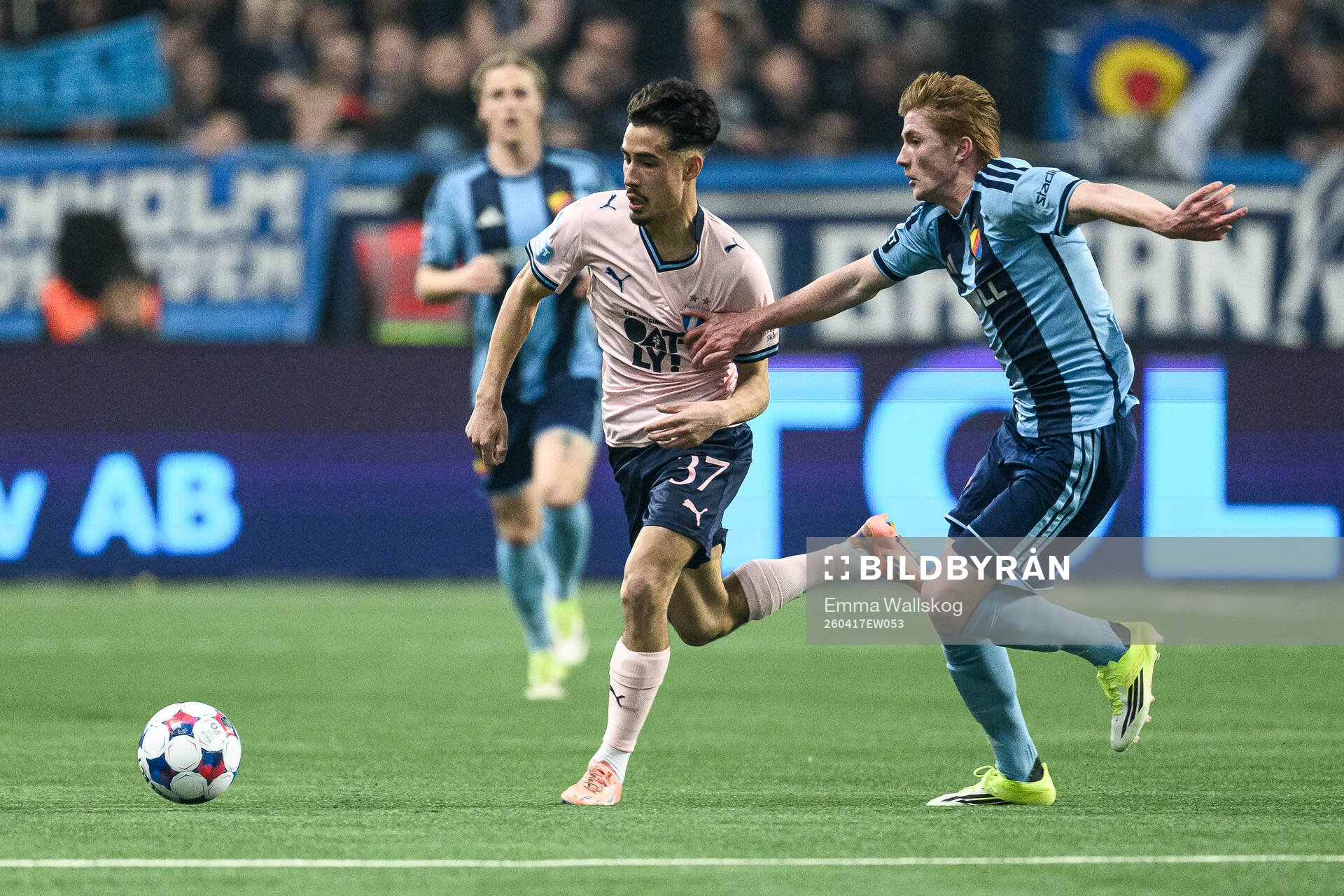 Malmö FFs Adrian Skogmar och Djurgårdens Peter Langhoff