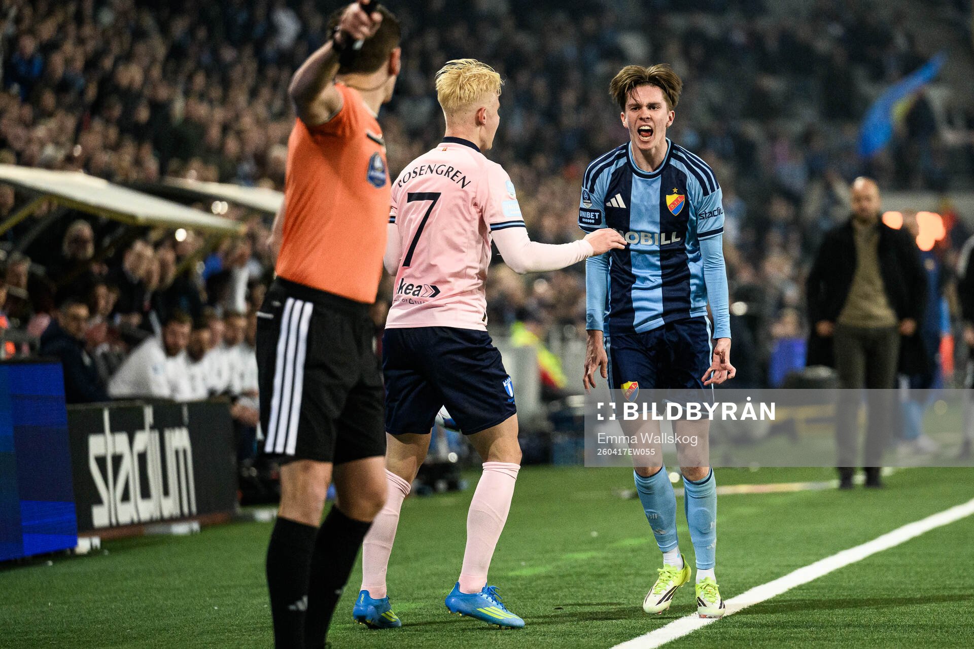 Djurgårdens Max Larsson reagerar