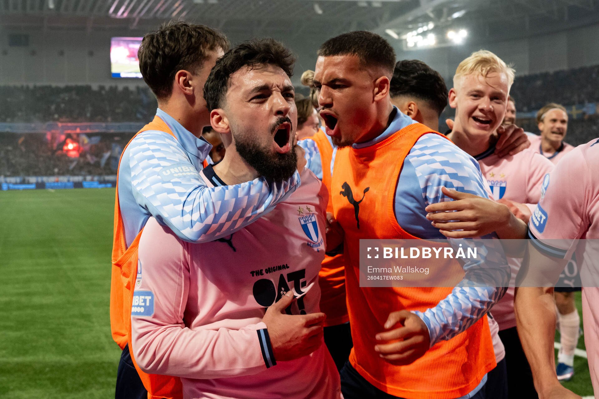 Malmö FFs Sead Haksabanovic jublar med Noah Åstrand John