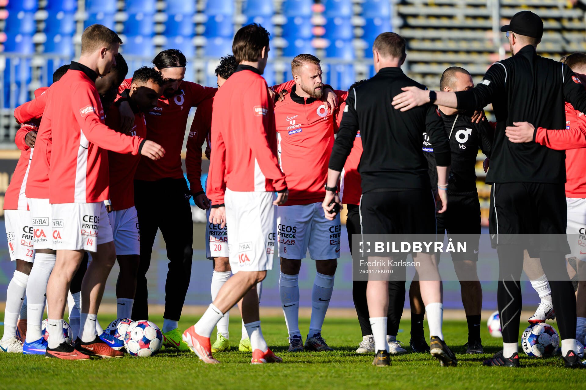 Degerfors Daniel Sundgren  samlar laget