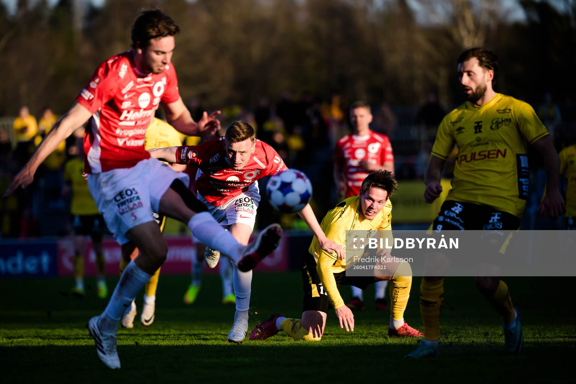 Elfsborgs Taylor Silverholt och Degerfors Sebastian Ohlsson