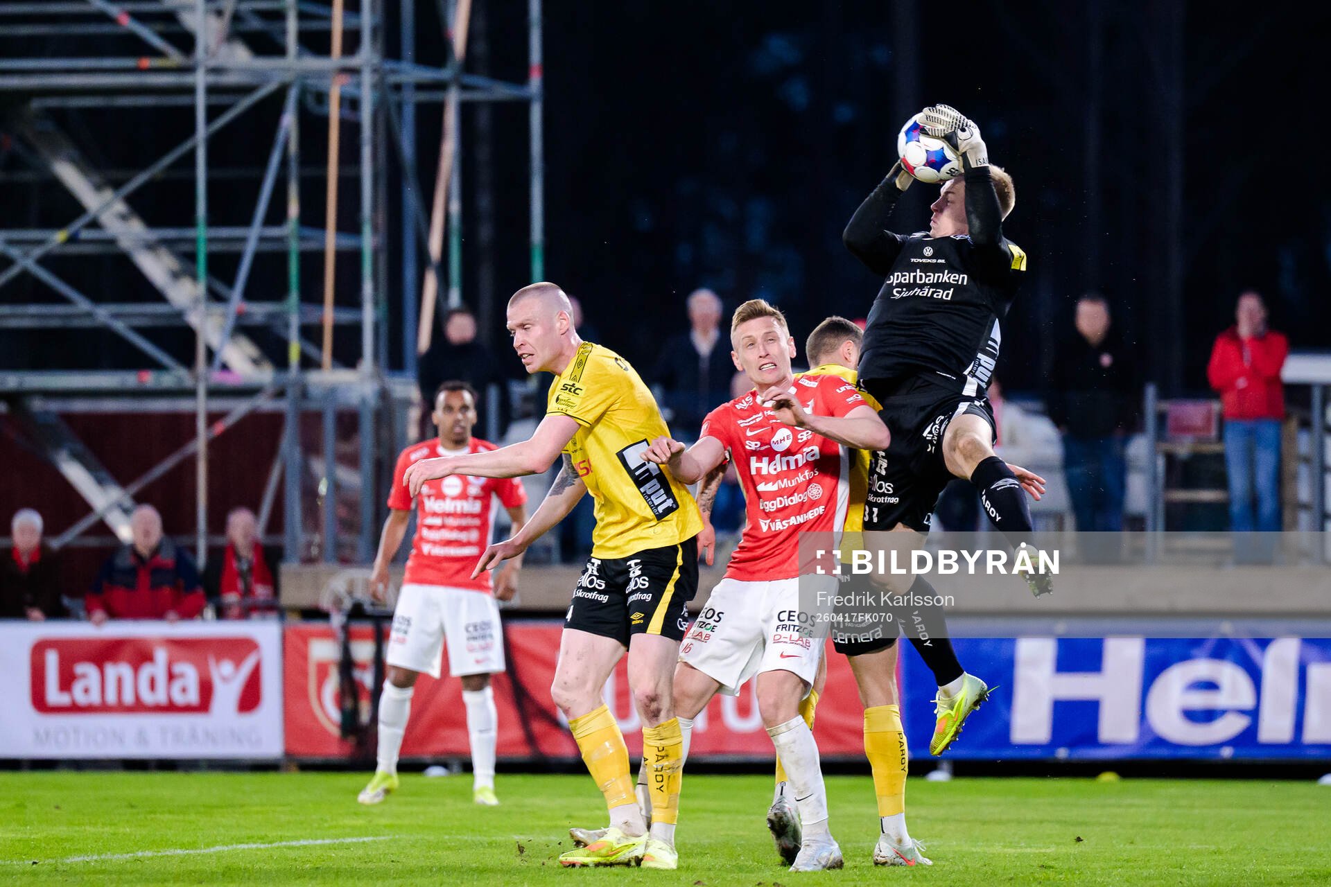 Degerfors Sebastian Ohlsson  och Elfsborgs målvakt Isak