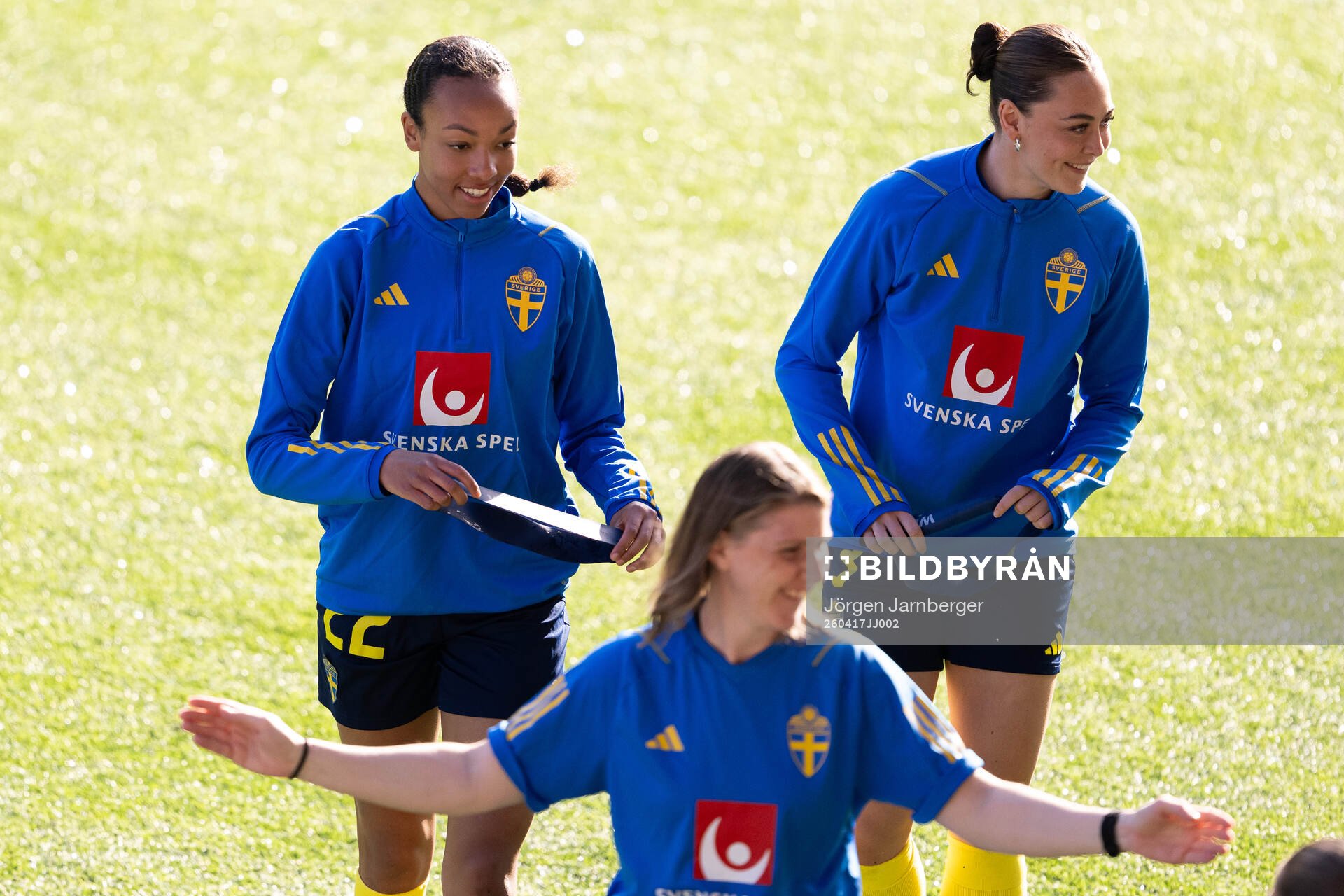 Olivia Okara and Alice Enehov of Sweden