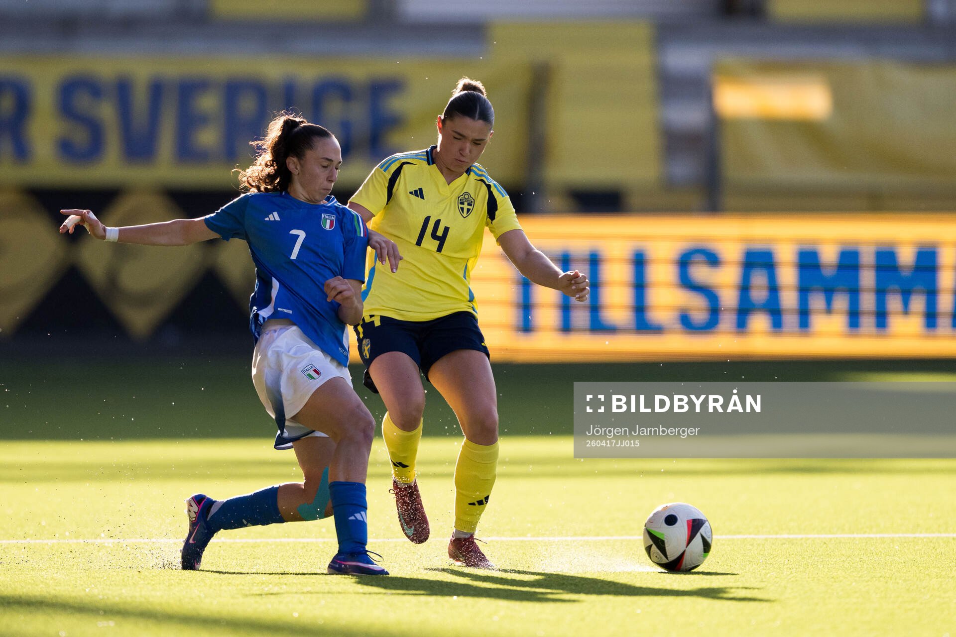 Giulia Galli of Italy and Thea Staffansson of Sweden