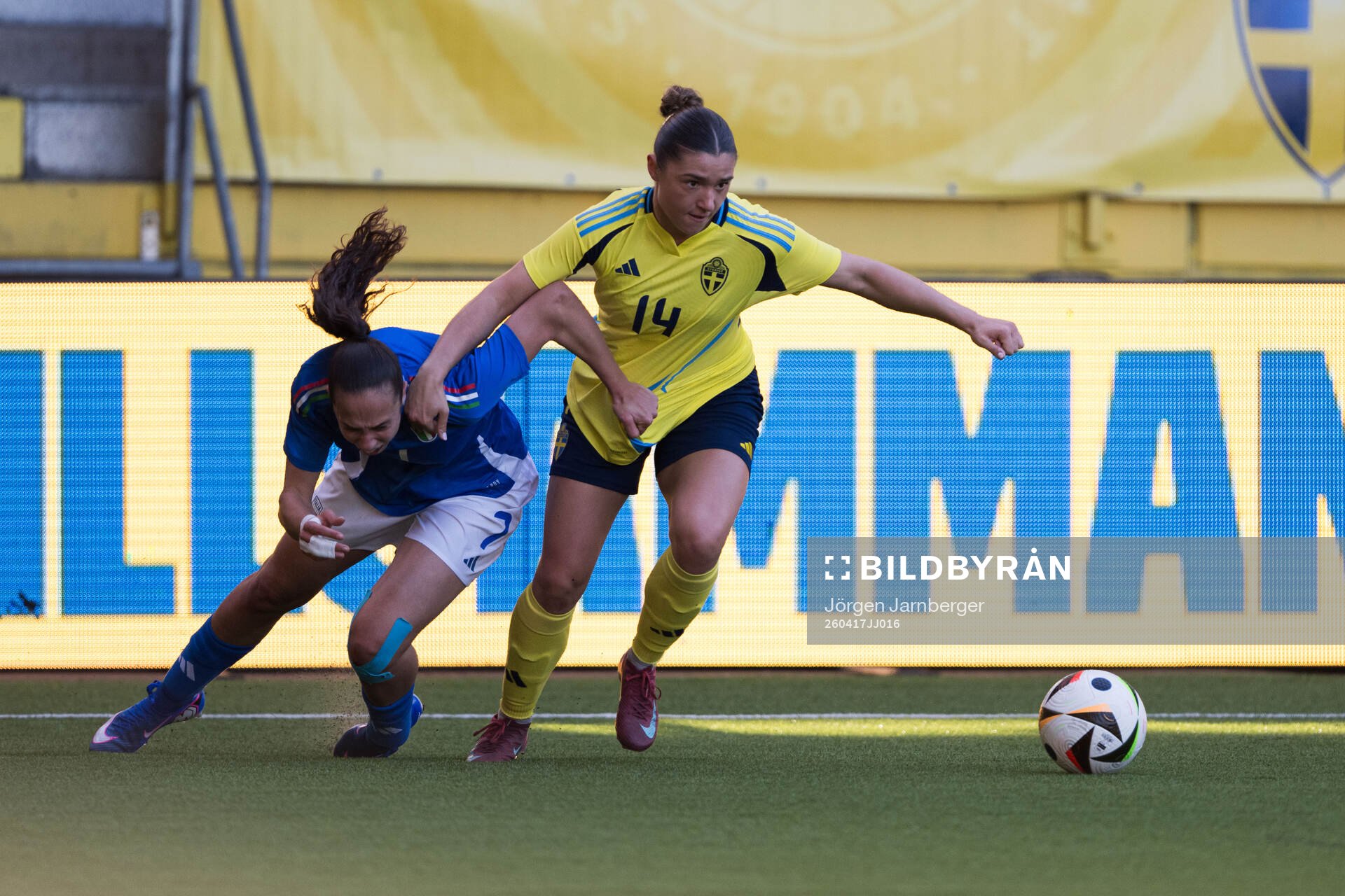 Giulia Galli of Italy and Thea Staffansson of Sweden