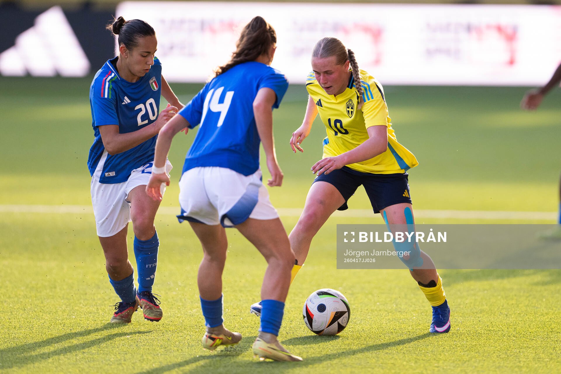 Rachele Giudici of Italy and Nova Selin of Sweden