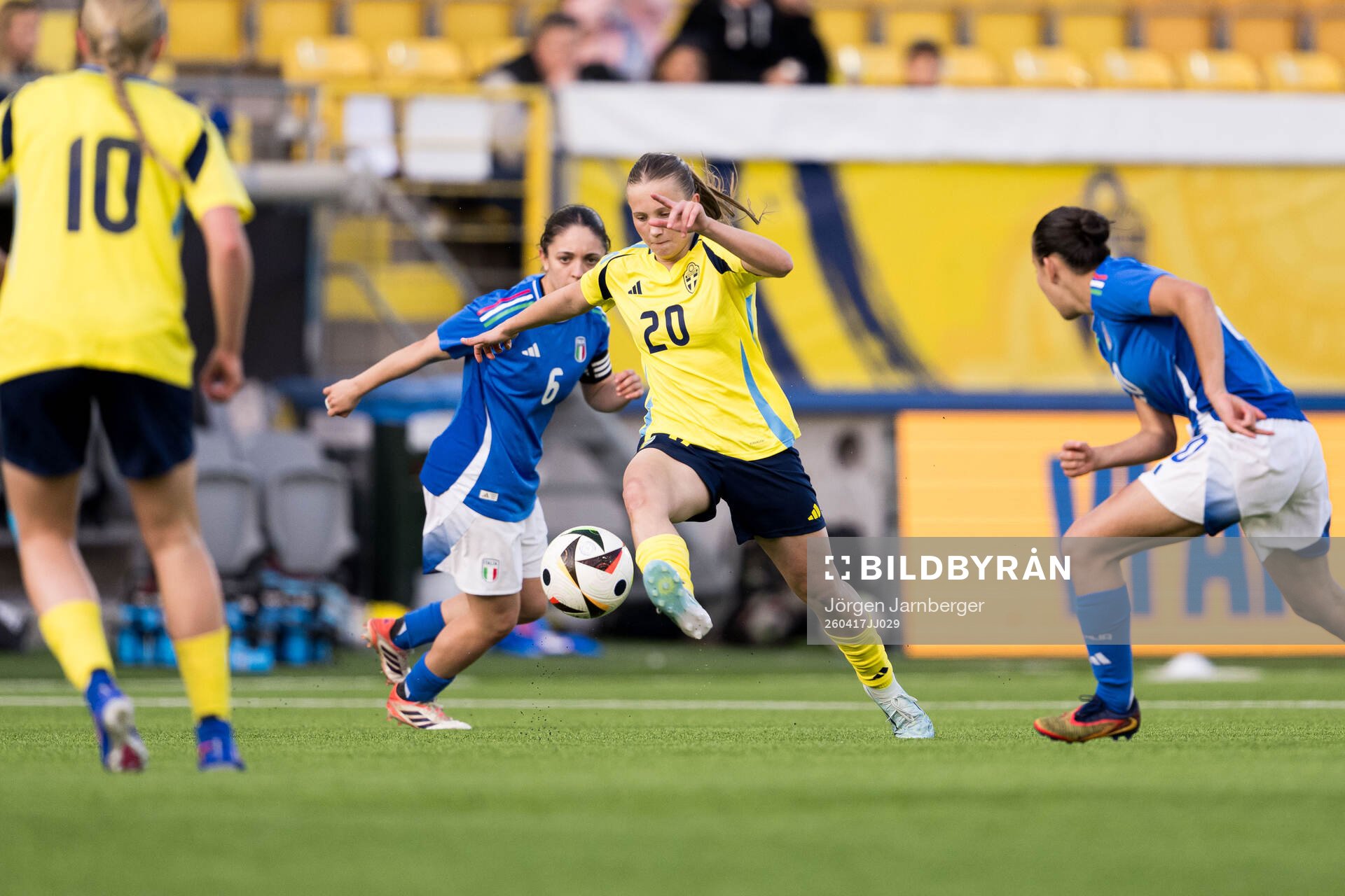 Maya Cherubini of Italy and Fanny Peterson of Sweden