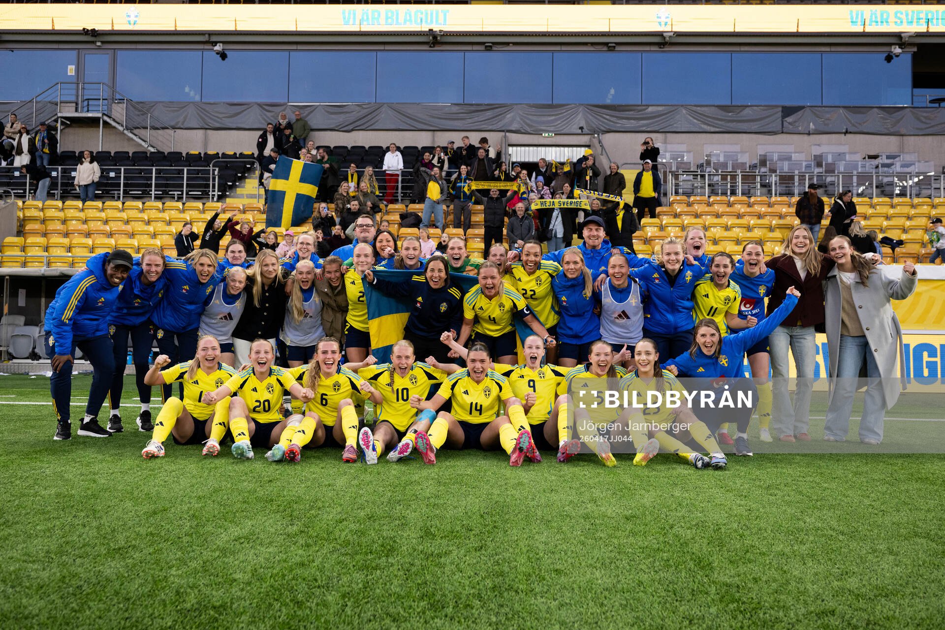 Players of Sweden celebrates