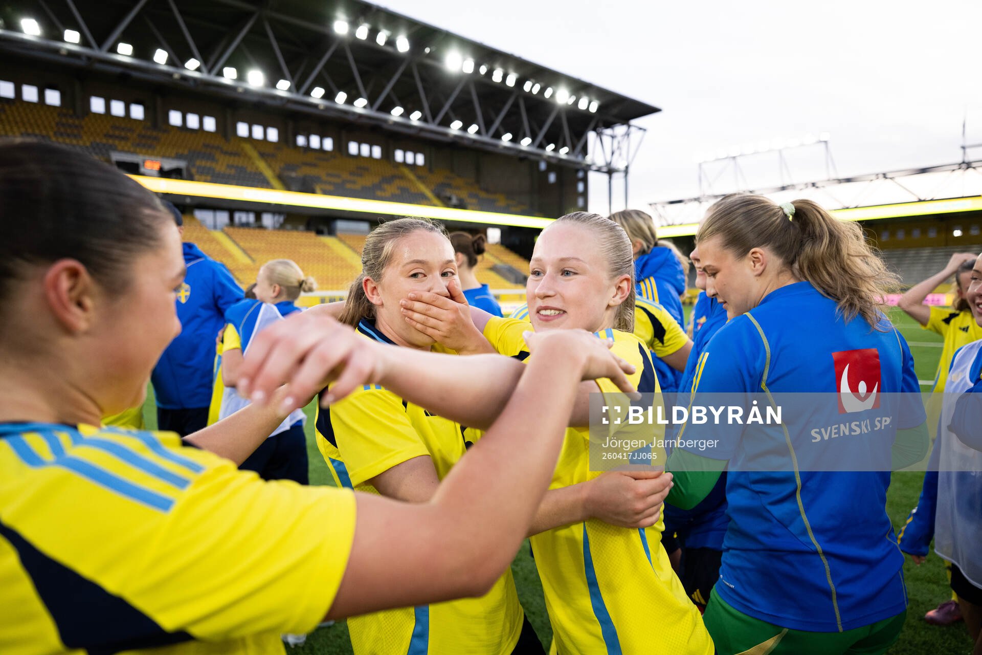 Players of Sweden celebrates