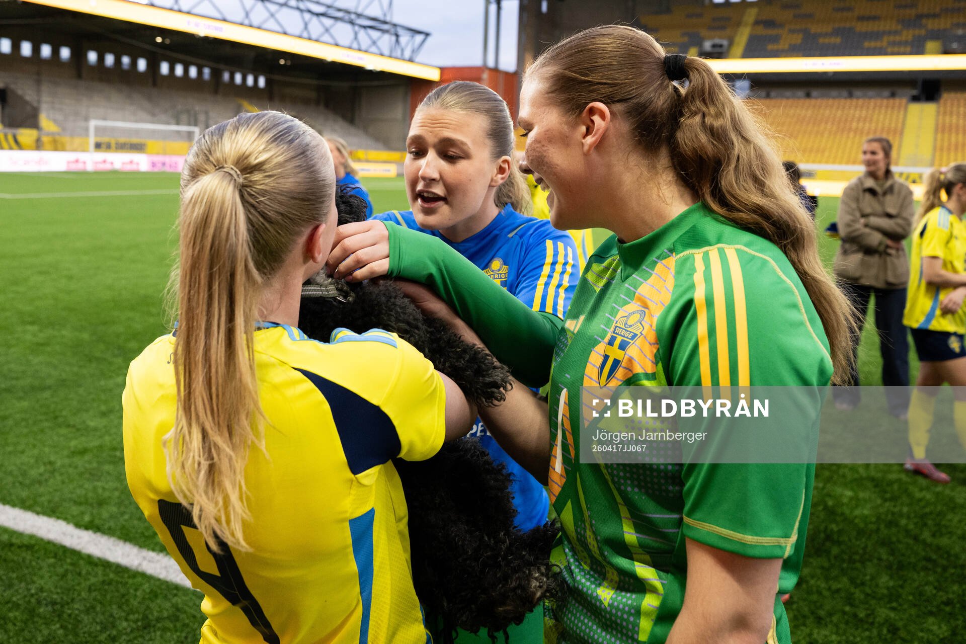 Goalkeeper Fanny Jurander and goalkeeper Hanna Karlsson of