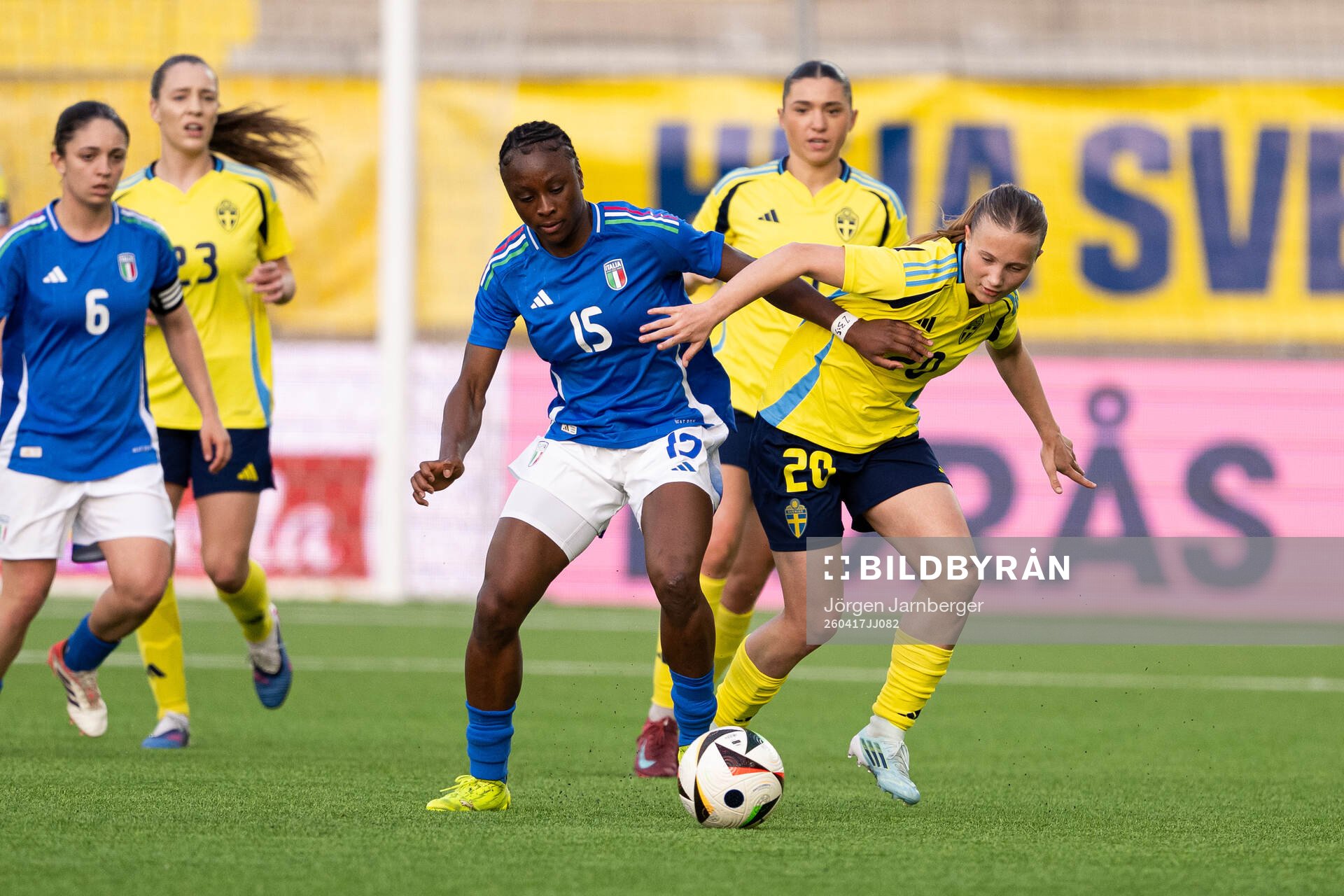 Karen Appiah Amoakoah of Italy and Fanny Peterson of Sweden