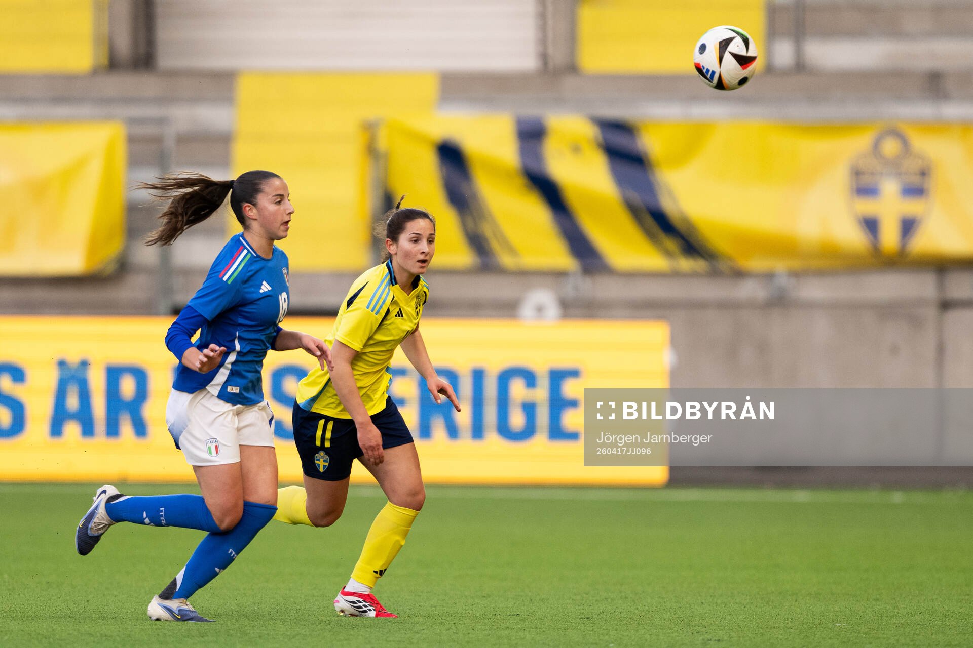 Greta Zanoni of Italy and Filippa Sjöström of Sweden